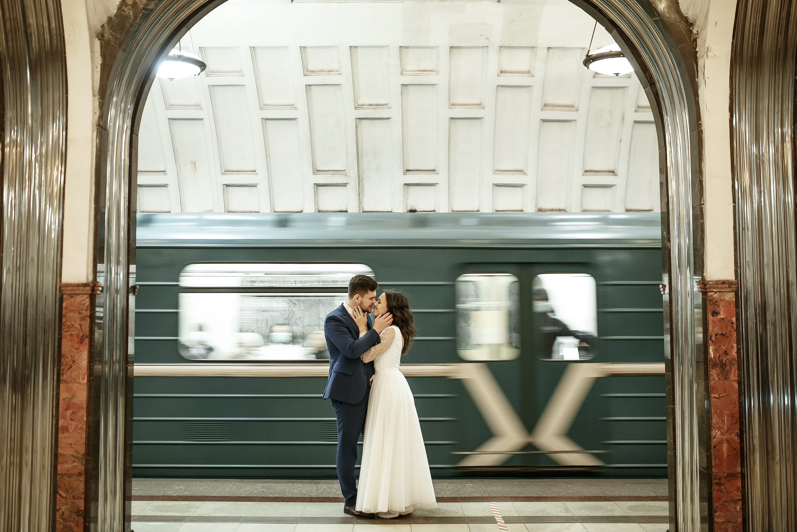 Лавстори в метро. Свадебный фотограф Колесников Антон