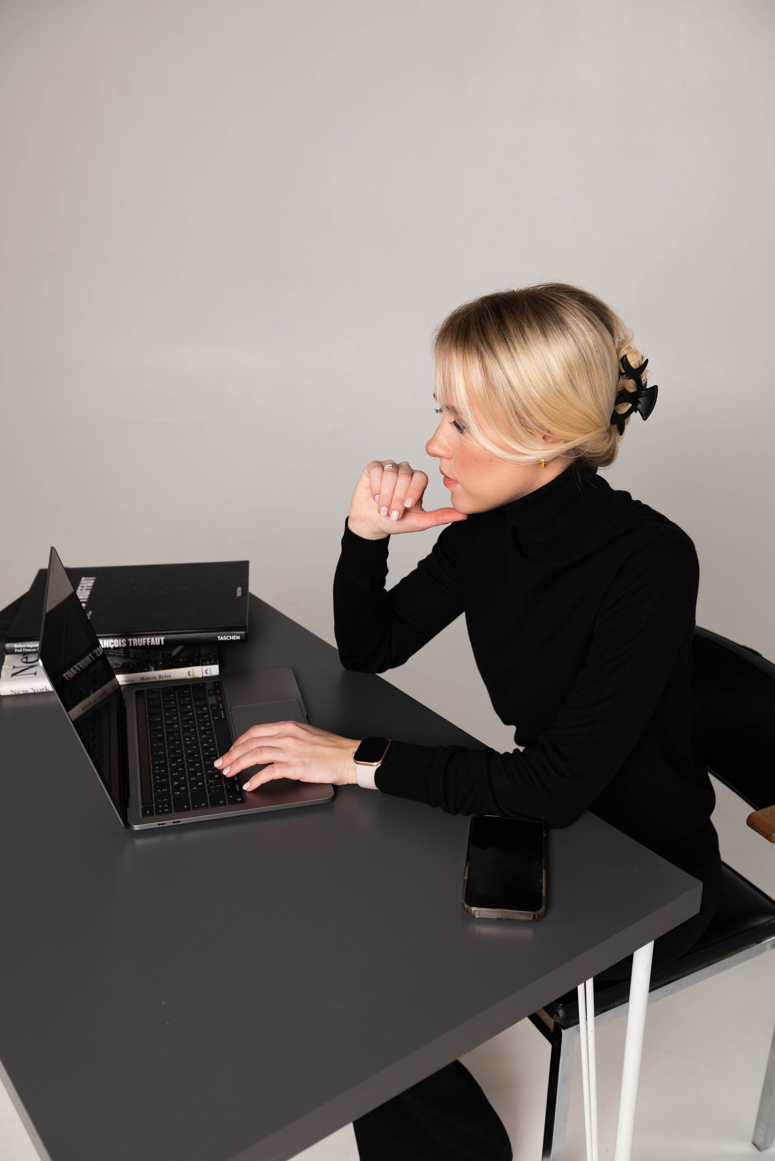 Полина Возиян (съемка для блога юриста @ation.law). Фотограф Москва Настя Профотовна. Репортажные, свадебные и контент фотосессии