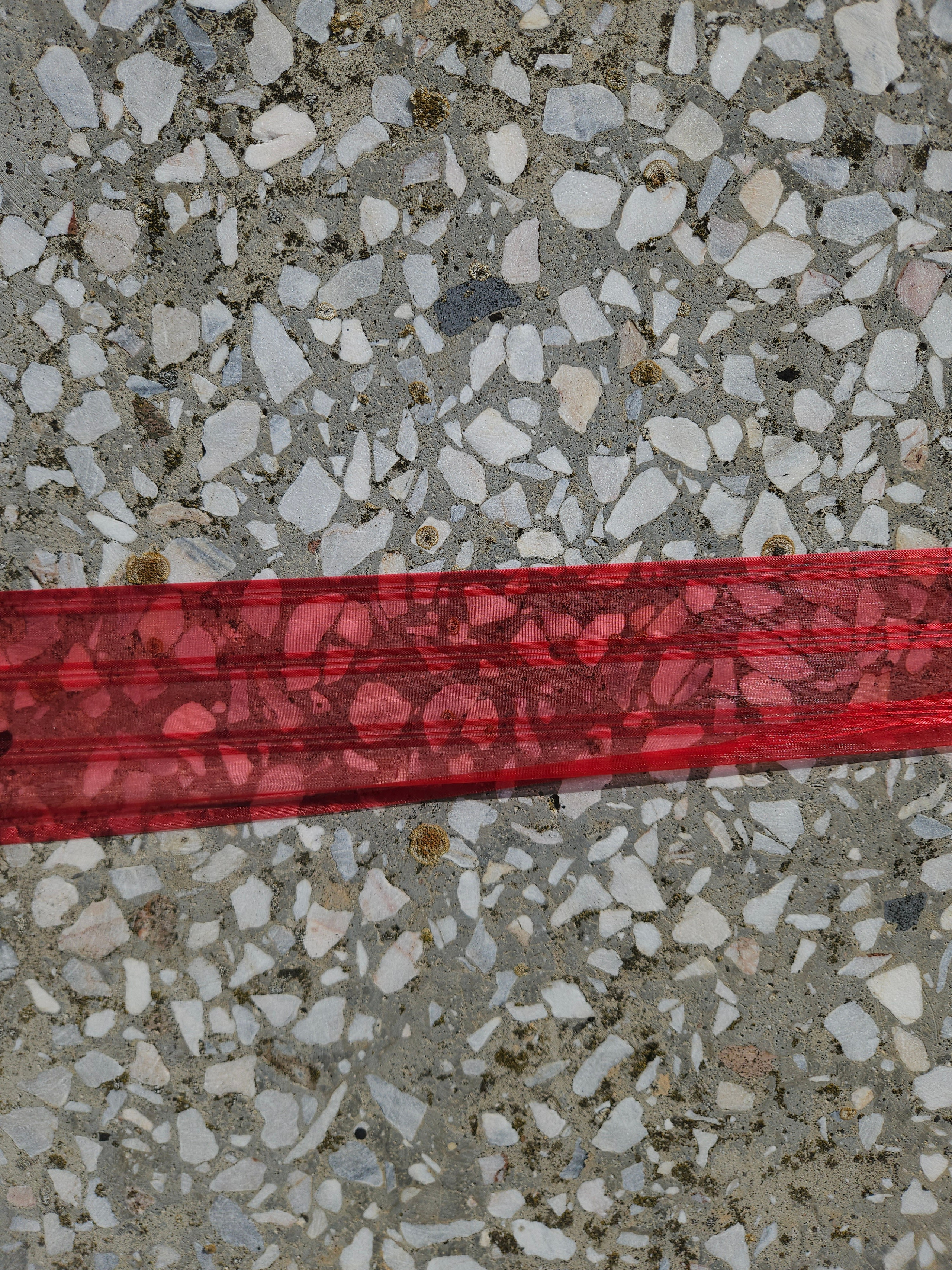 Home.land. Künstler Verstecktoff