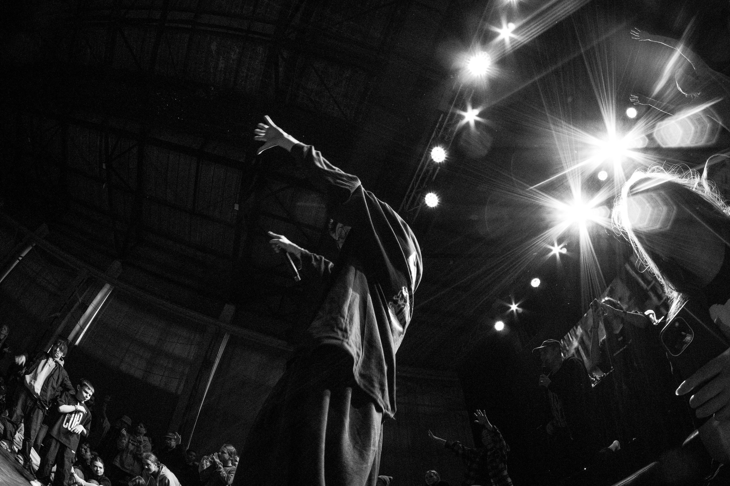 LORDS OF THE UNDERGROUND 27/10/25 (@youlovebu). Соня бу тебя сфоткала
