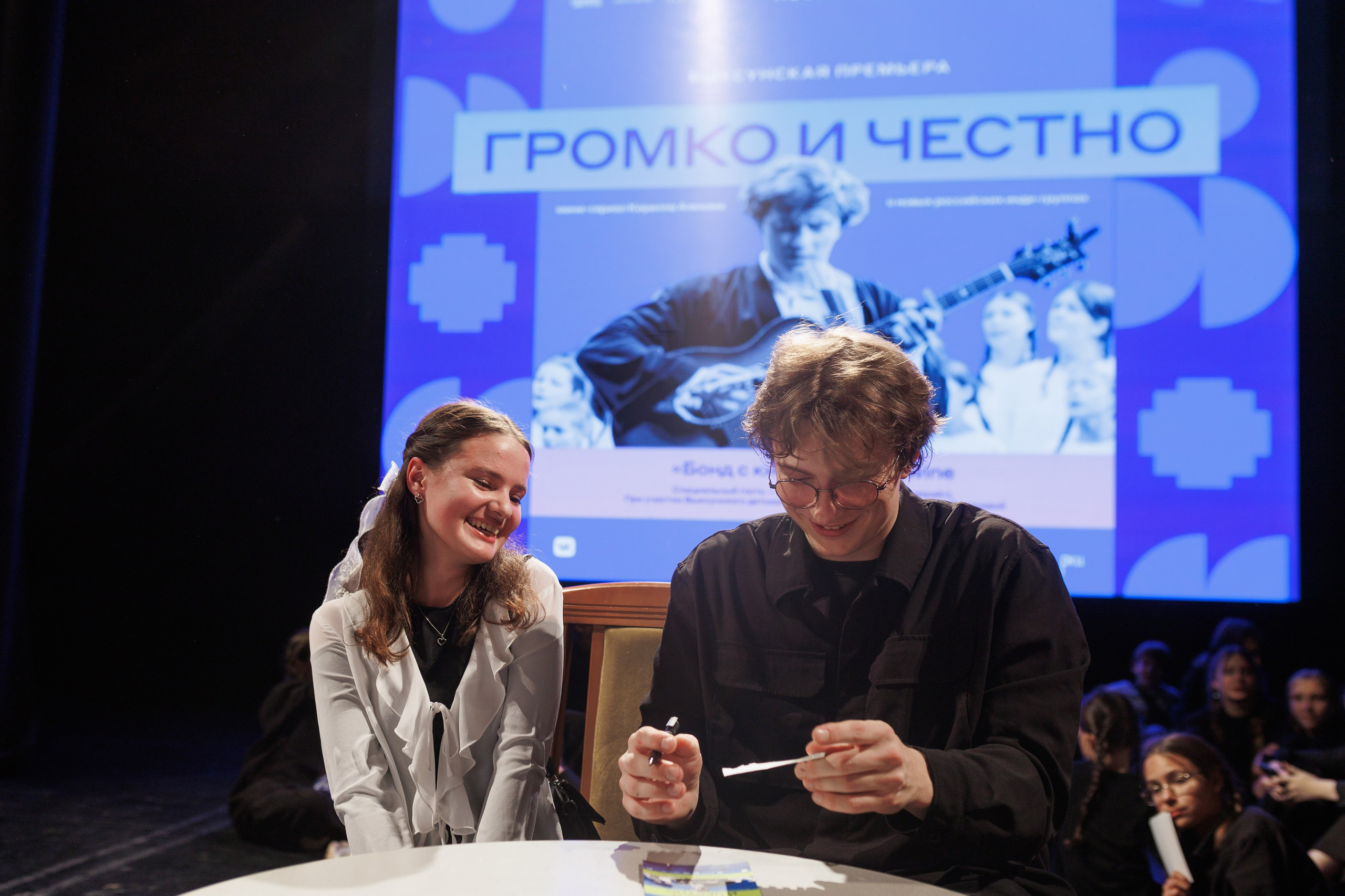 Выксунская премьера «Громко и Честно. Бонд с кнопкой». Фотограф городских и семейных событий Артем Карпухин