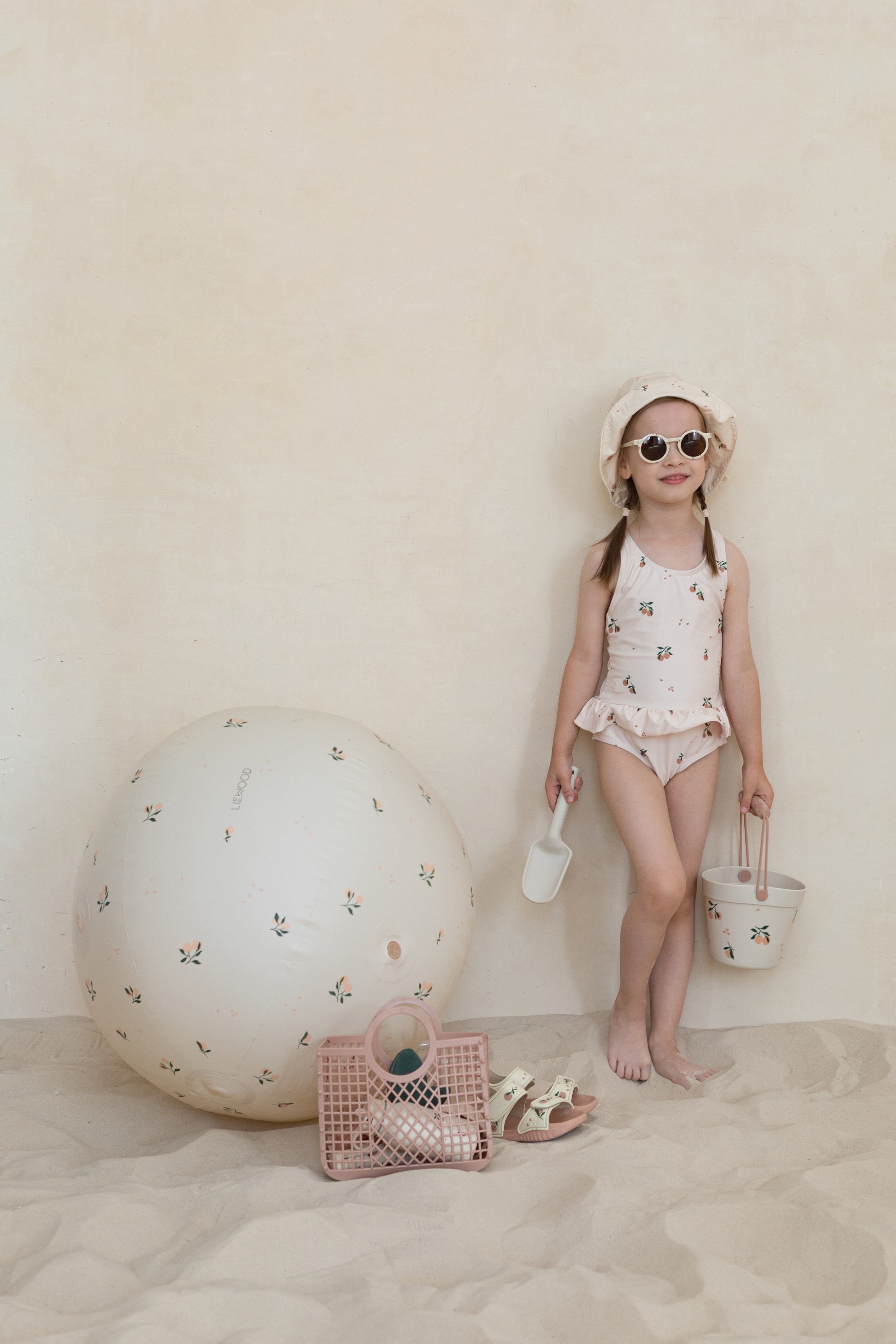 Фотосессия в песке для детского бренда. Детский и контент фотограф Надя Волкова Санкт-Петербург