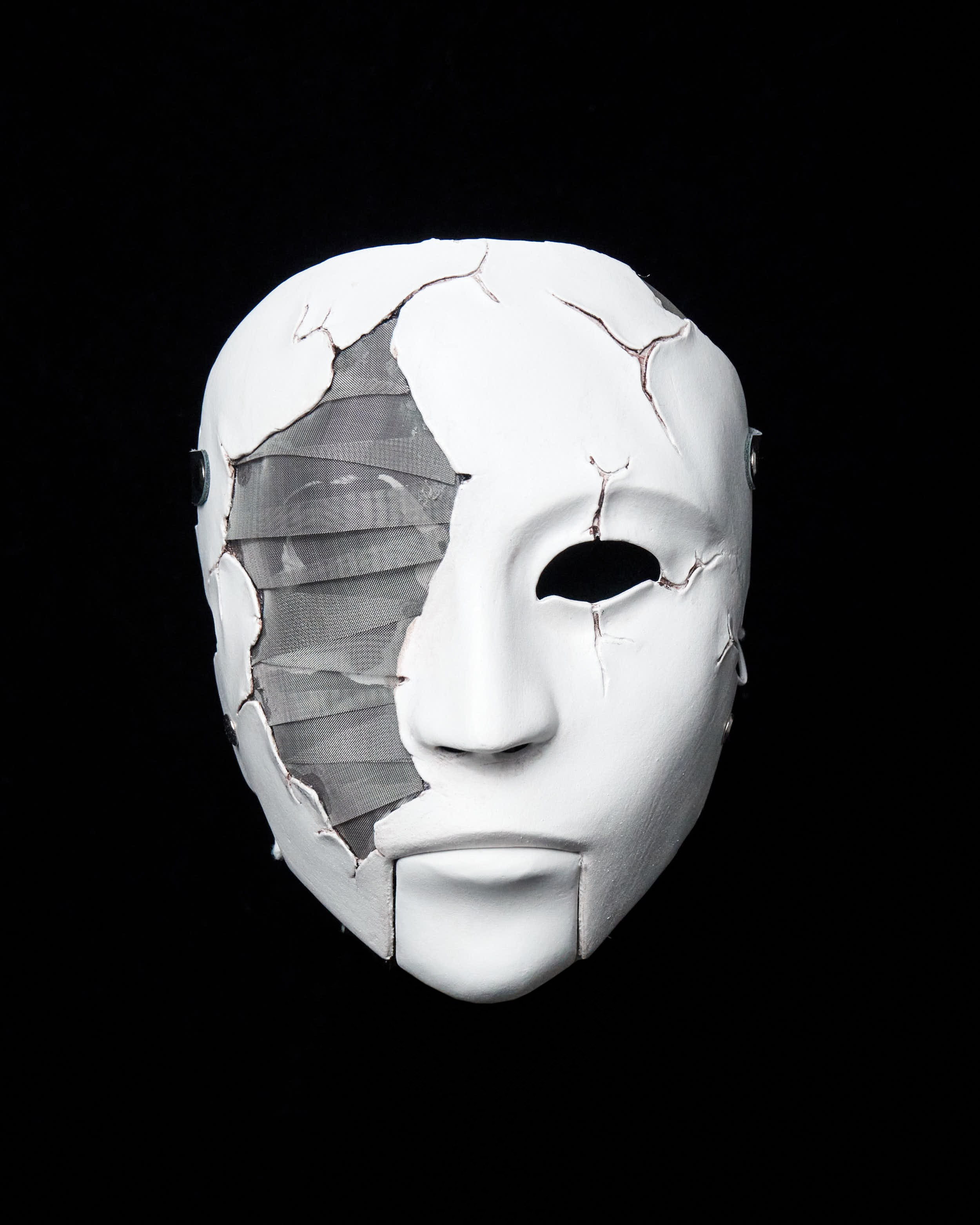 «BROKEN DOLL». BARVABRAR