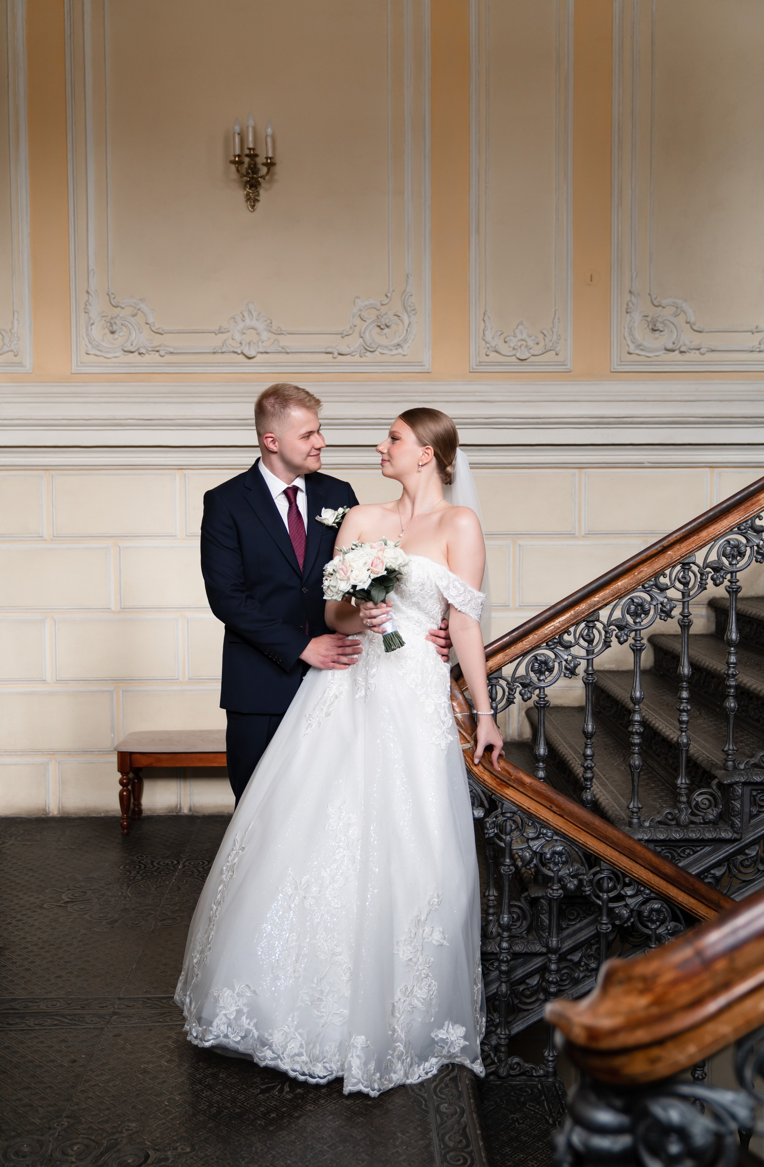 Фотосессия в библиотеке-читальне имени А. С. Пушкина. Свадебный фотограф Вера Климова