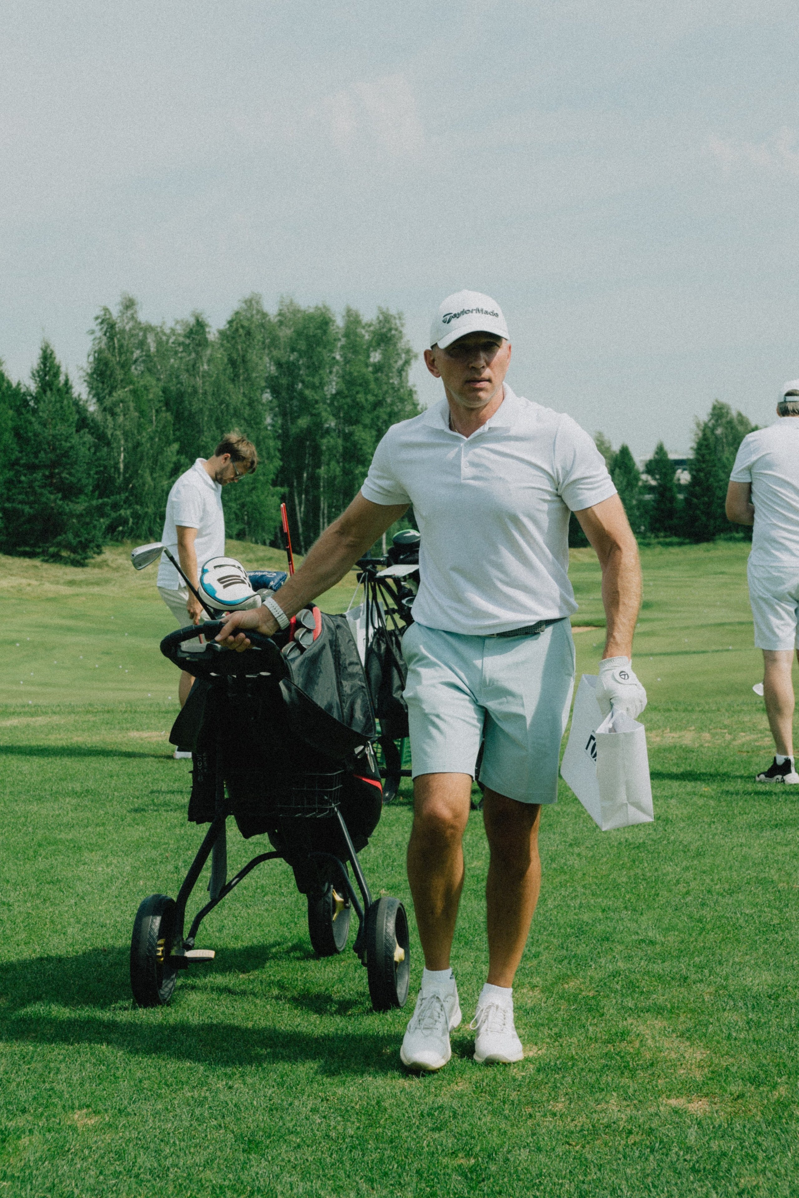 Журнал «ГОЛЬФ» Пестово. Бэкстейдж и репортажный фотограф в Москве Артем Онацко