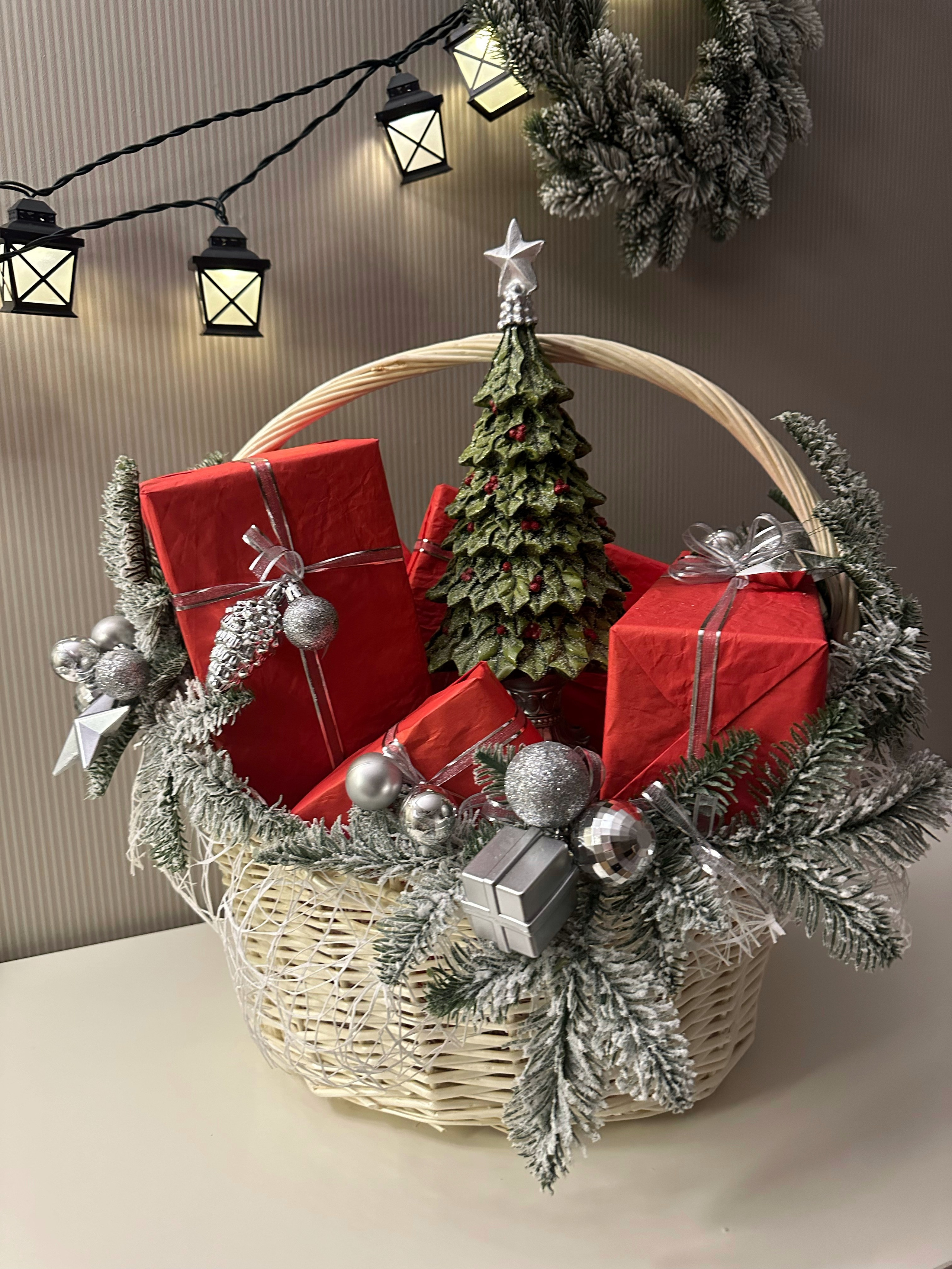 Новогодняя корзина. Студия подарочных наборов «Владия»