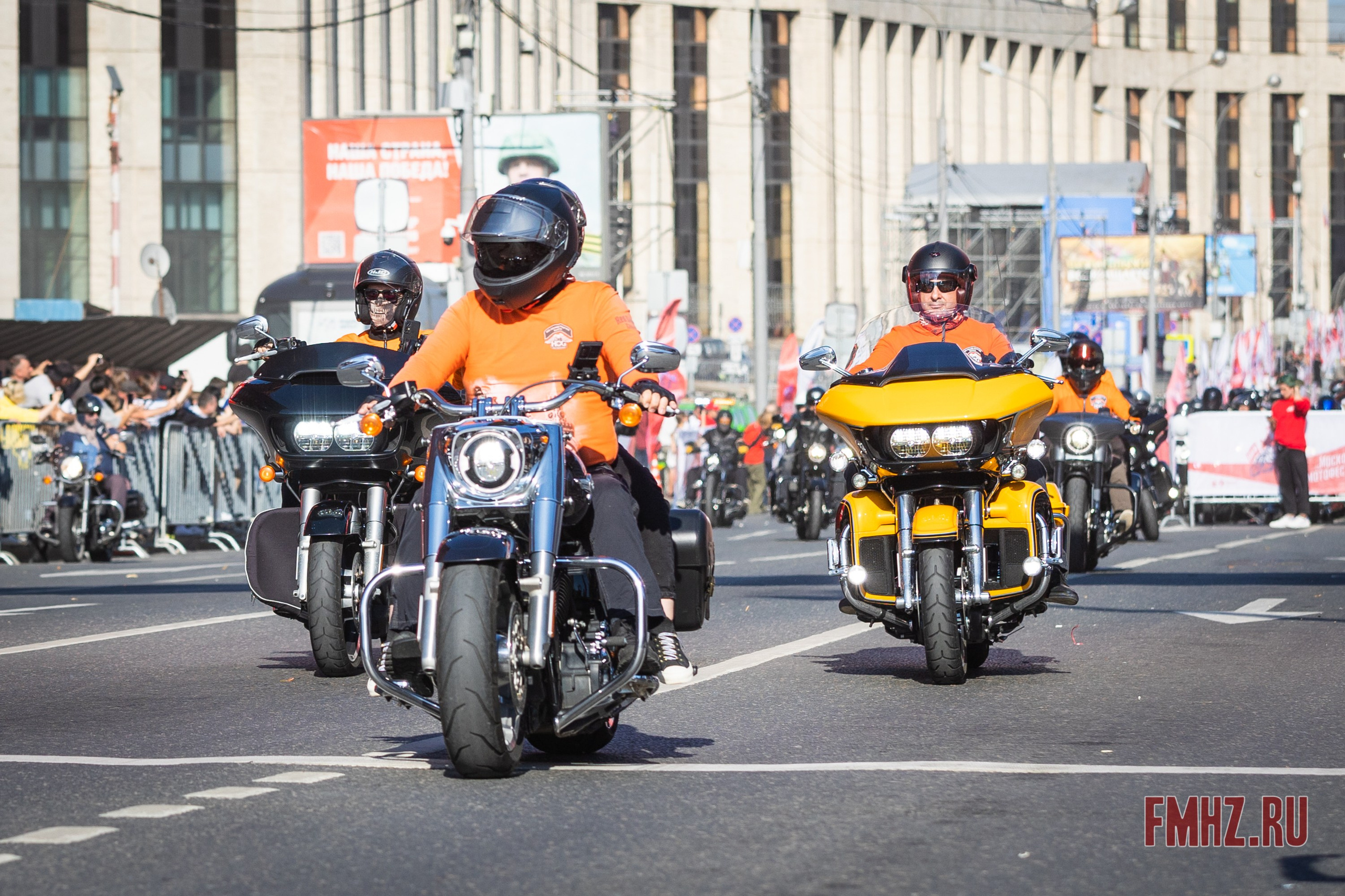 Закрытие Мотосезона 2023 на проспекте Академика Сахарова. Фотограф Владимир Охрименко