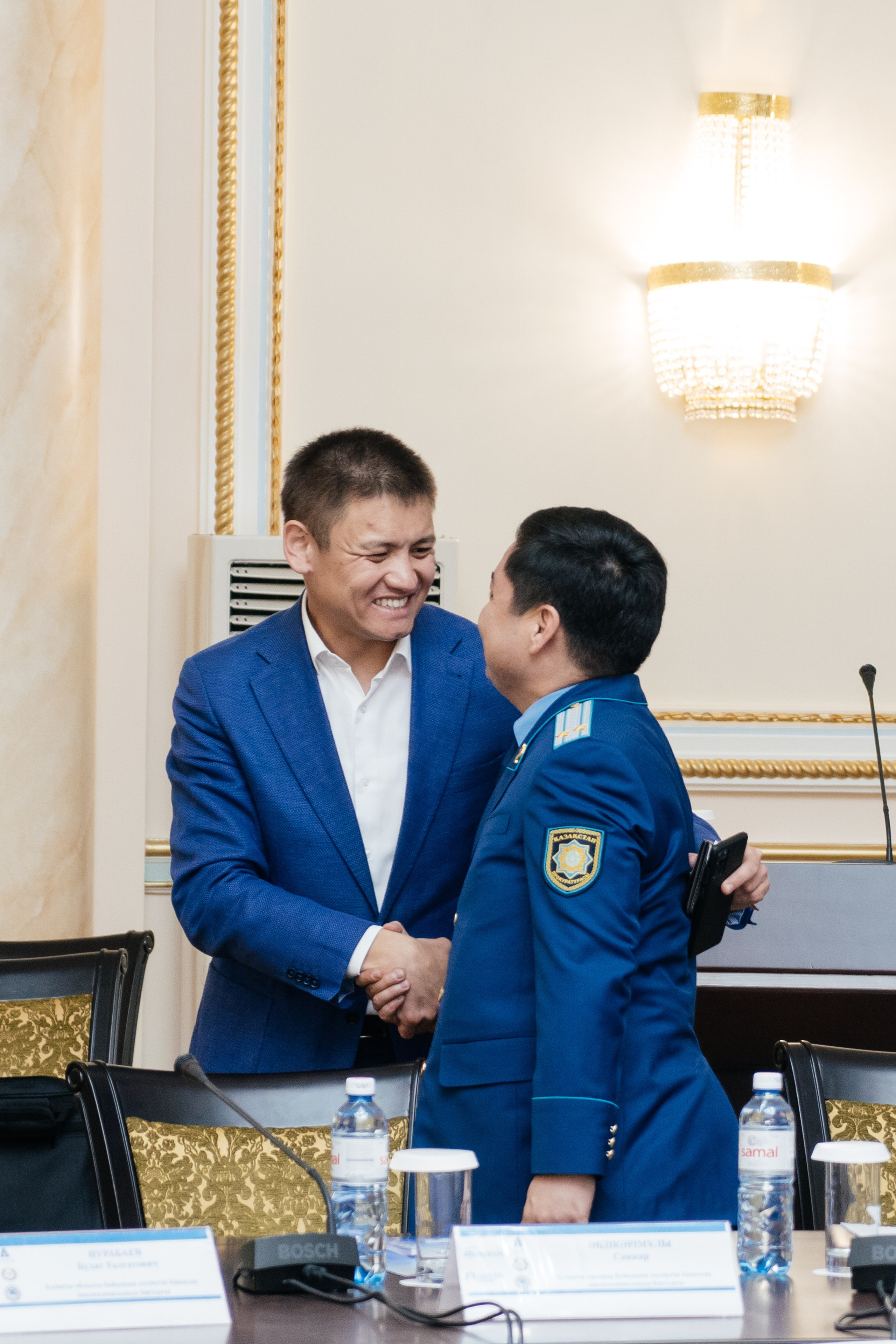 Круглый стол. Свадебный фотограф алматы Шожебаев Кайрат