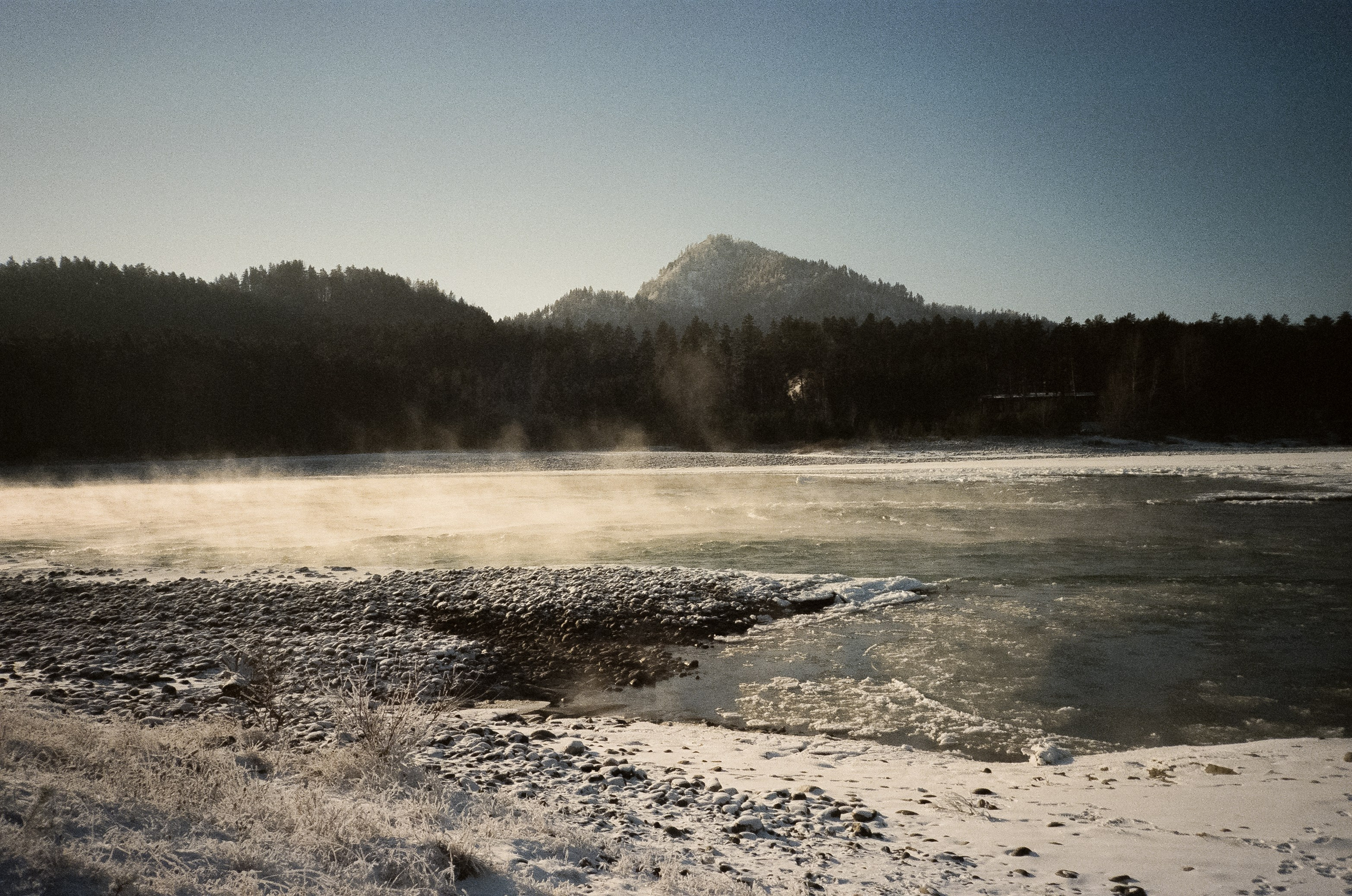Манжерок и Бирюзовая Катунь в морозный день. Фотограф-документалист Мария Осокина