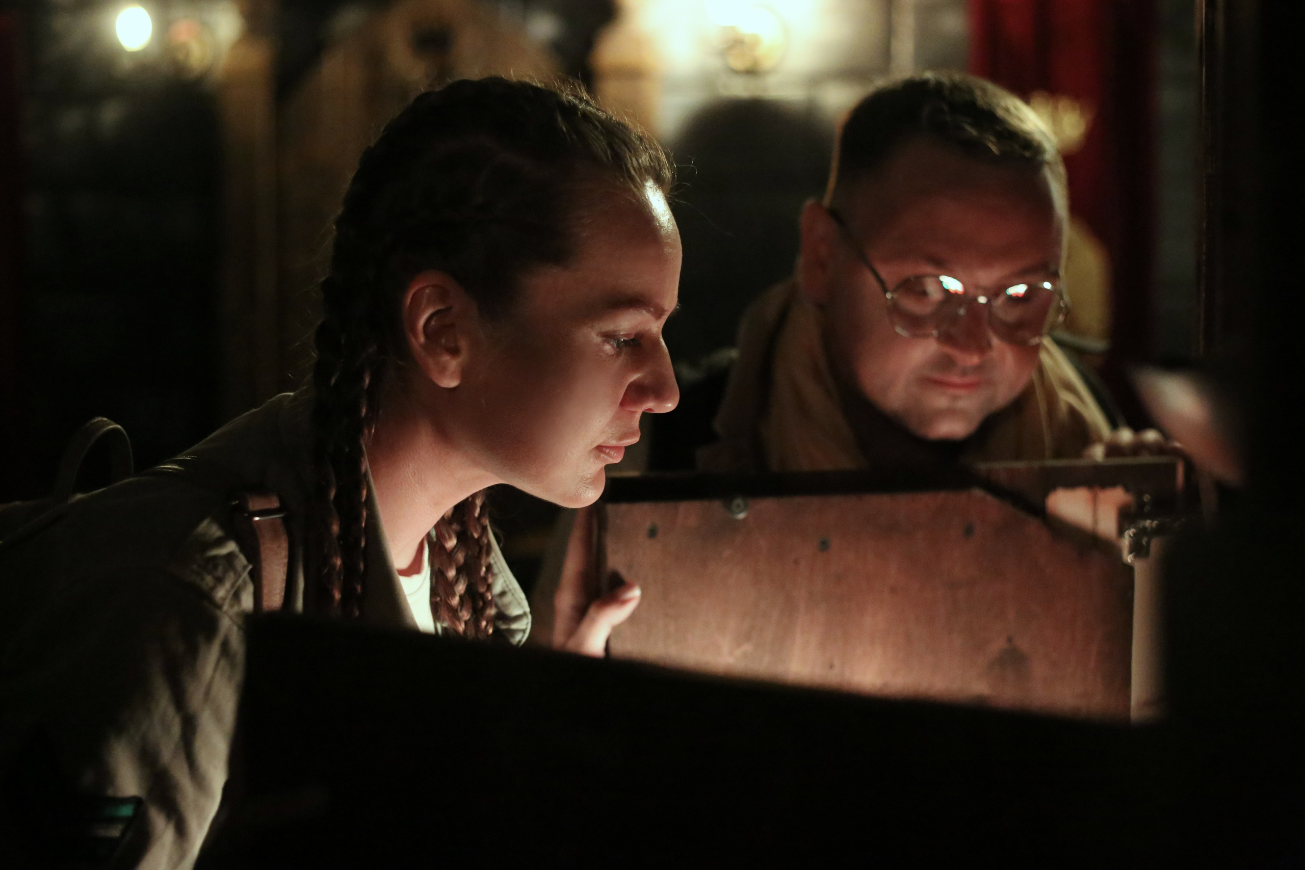 Фотосессия «Как в кино: В поисках утраченной диадемы» от MarCh Photography | Пермь. Погрузитесь в приключение, где вы — главный герой. MarCh Photography — Фотограф в Перми