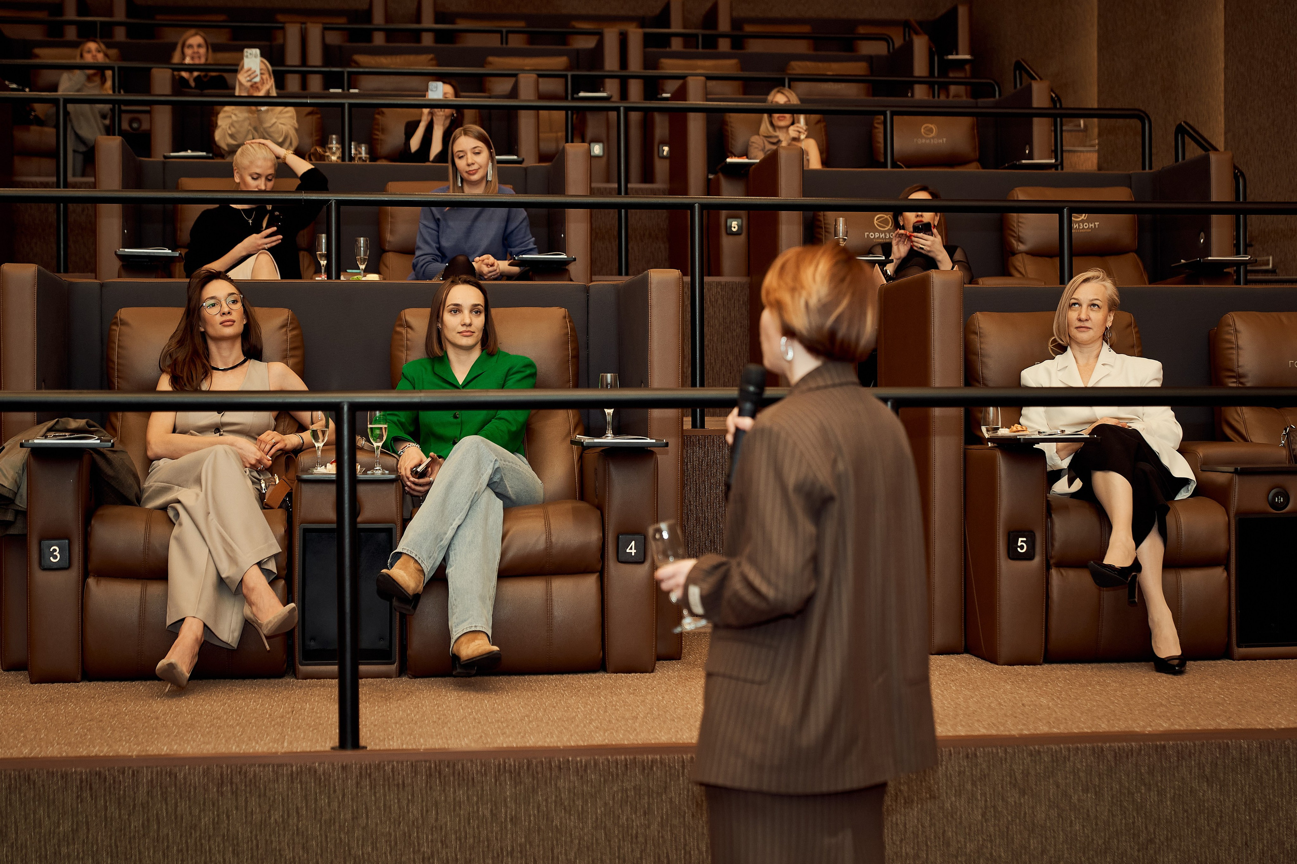 • Горизонт LED. Репортаж. Фотограф, индивидуальные женские, мужские фотосессии в Ростове-на-Дону