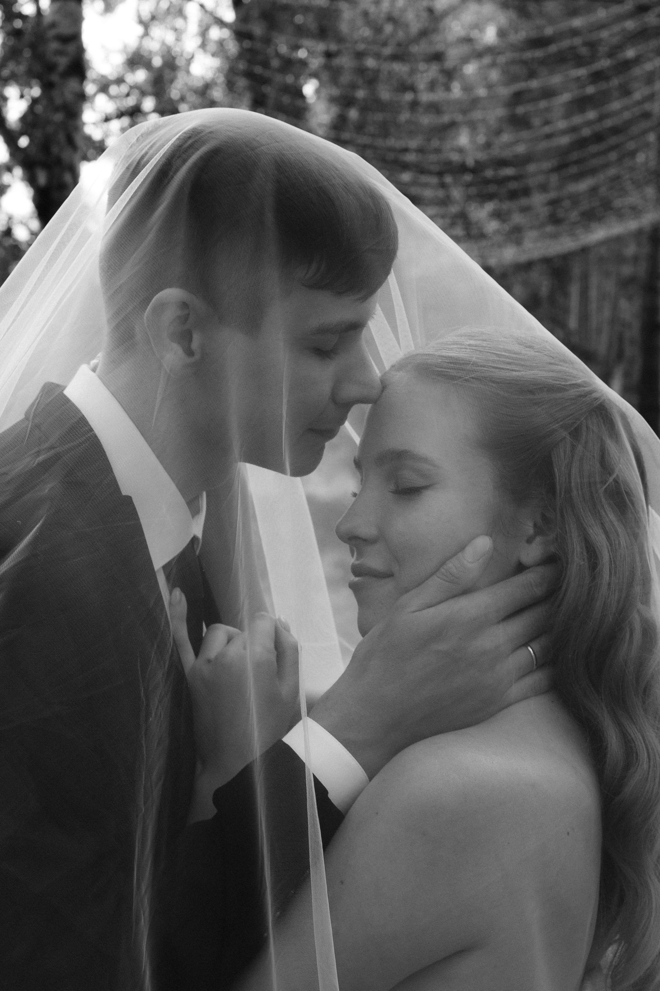 A | Y. Свадебный и портретный фотограф в Новосибирске Любовь Исакова