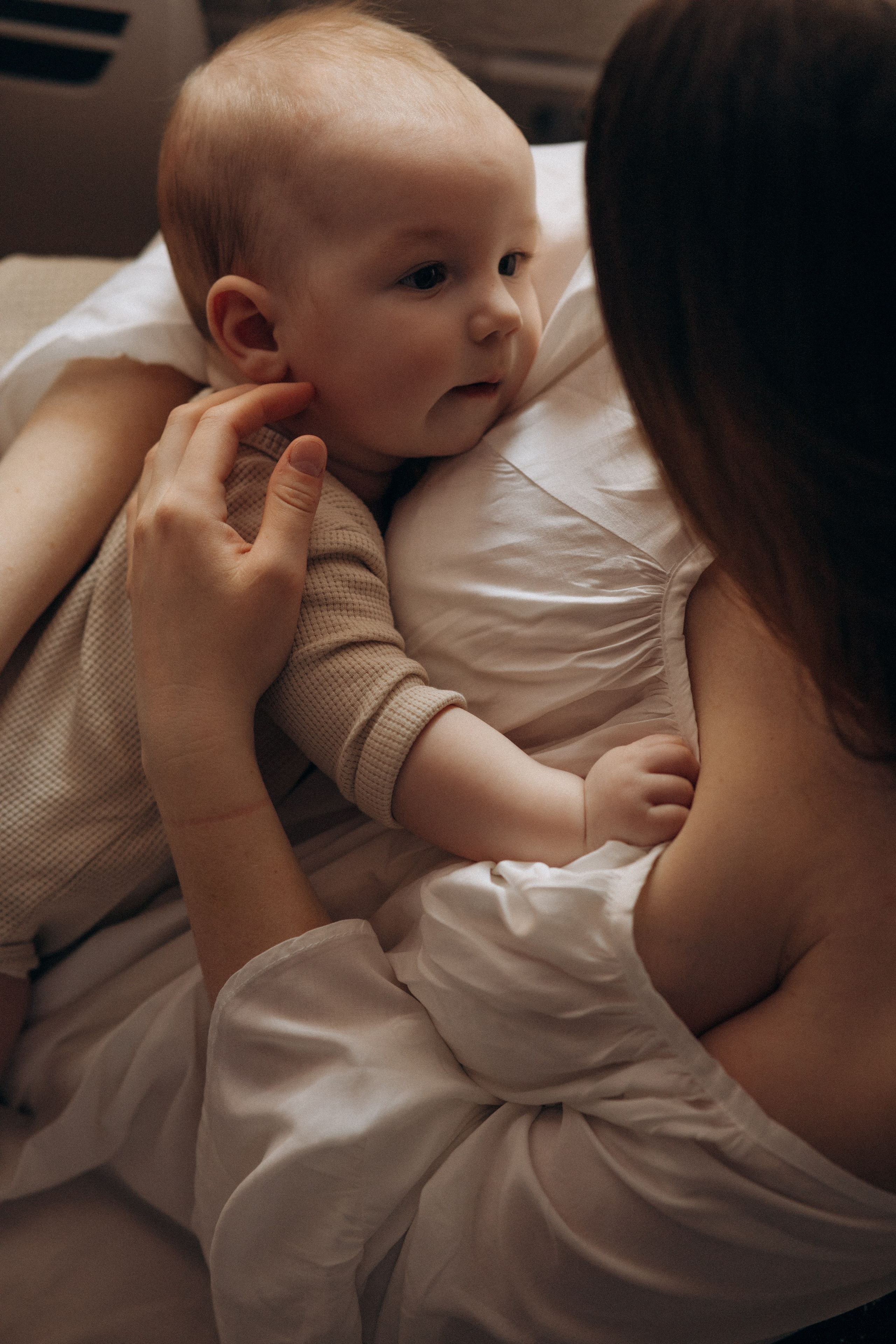 Мама и малыш, домашняя история. Фотограф Ульяна Дивина в Нижнем Новгороде и Нижегородской области
