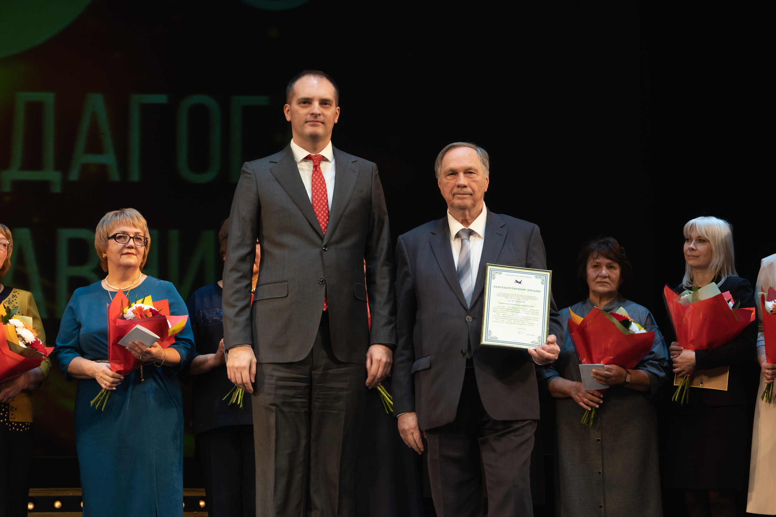 Музыкальный театр. Занимаюсь профессиональной фотографией и живу рядом с Байкалом. Работаю в разных жанрах