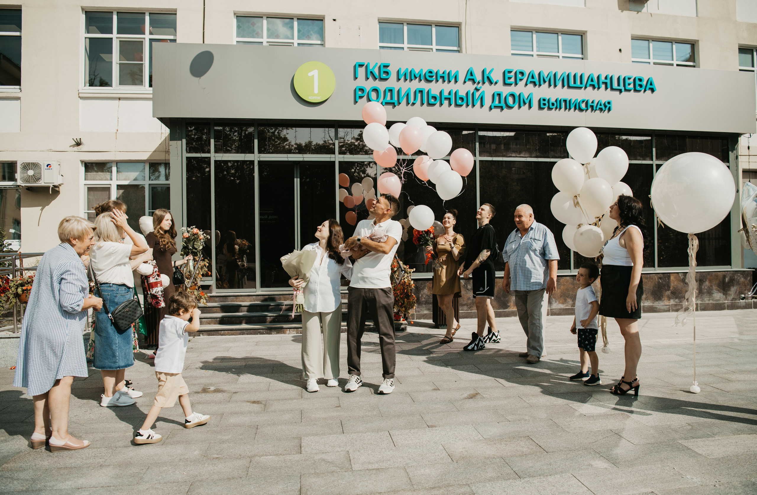 Выписка Ариночки. Ерамишанцква. Фотограф на выписку из роддома в Москве и МО