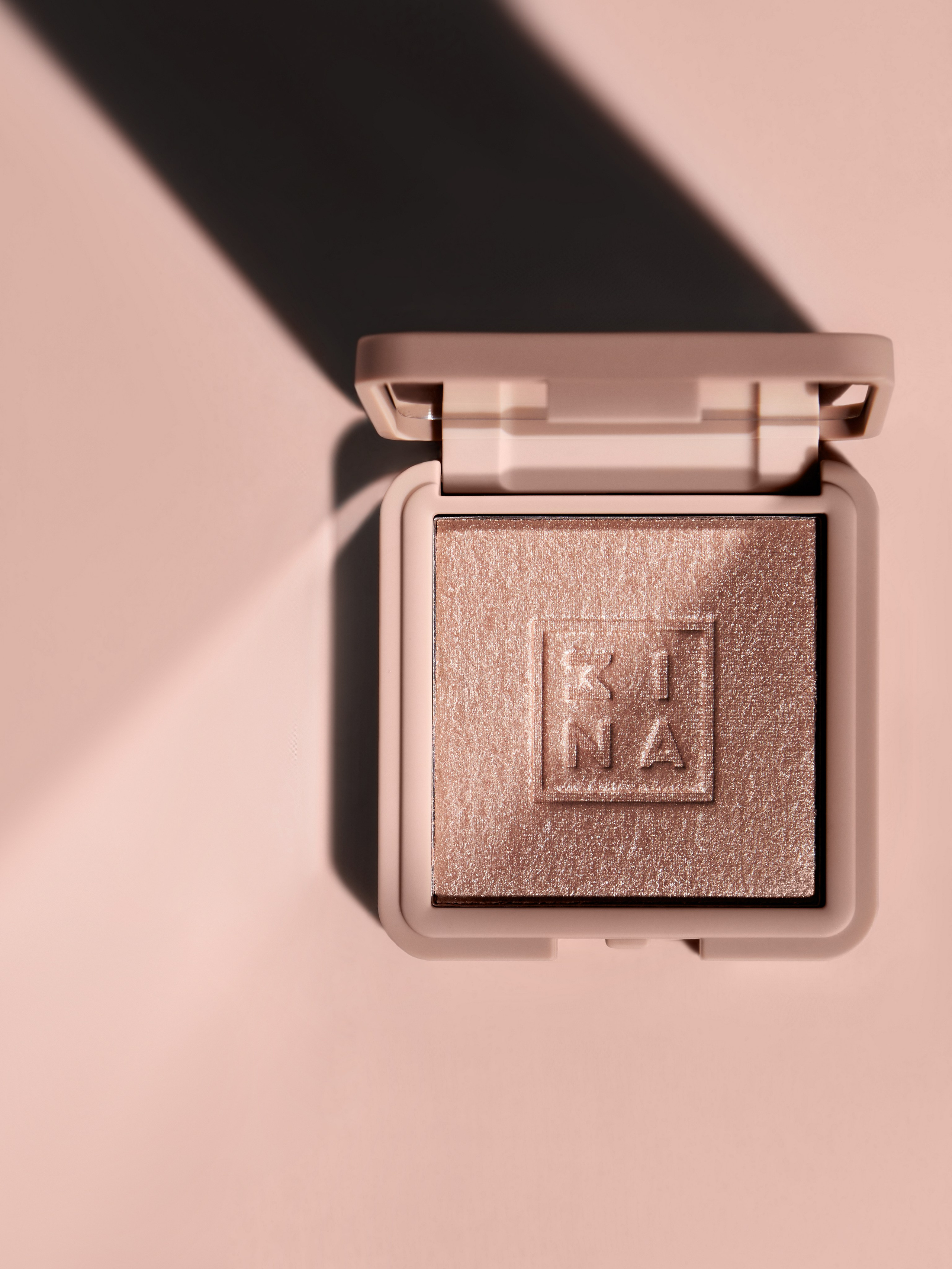 Косметика. Предметный фотограф в Москве