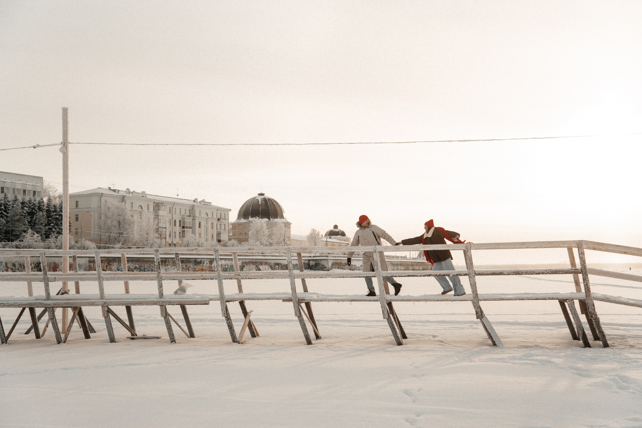 [our pulses aligned…]. Фотограф в Архангельске