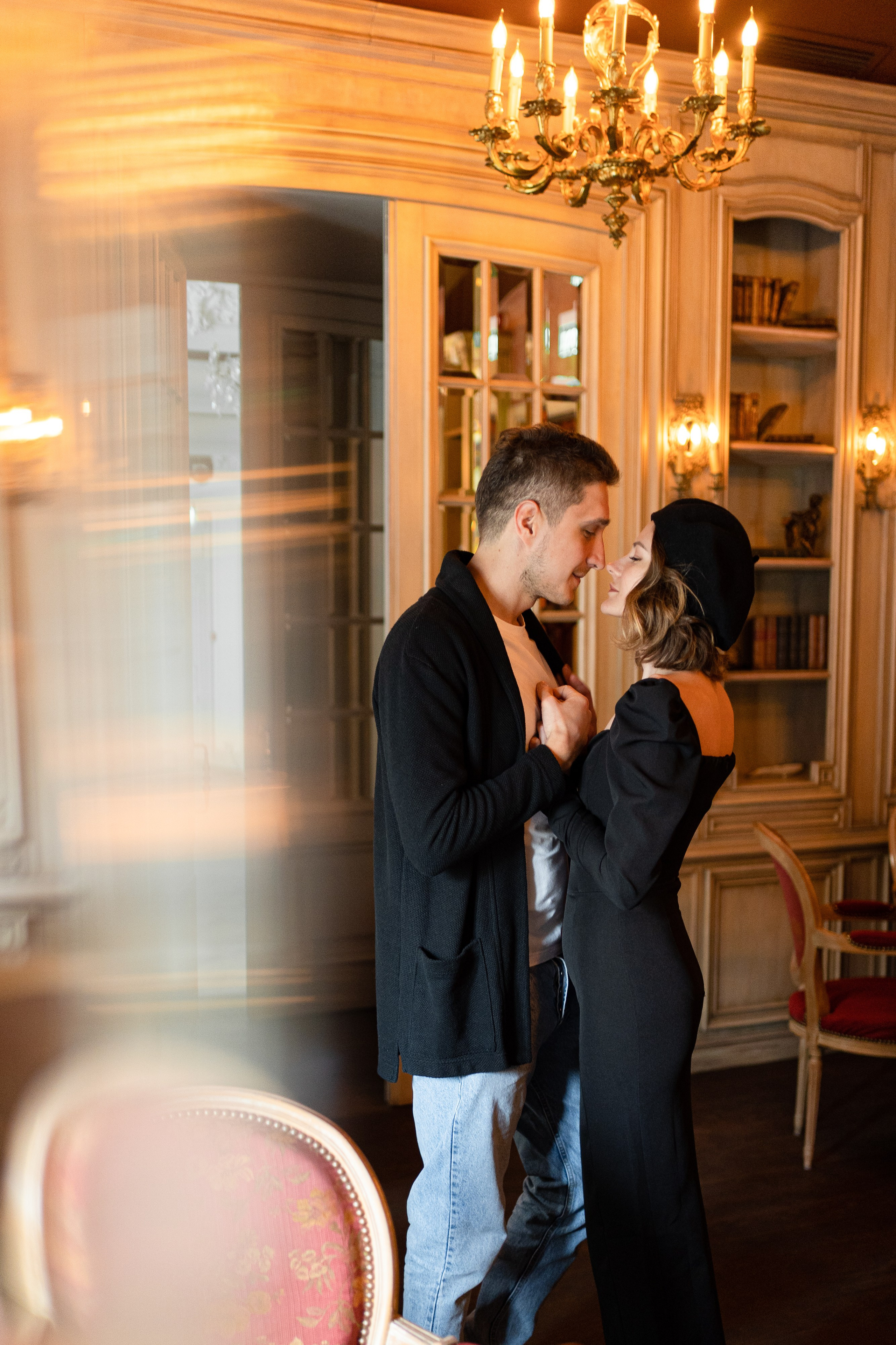 Парижская мелодия II. Главная