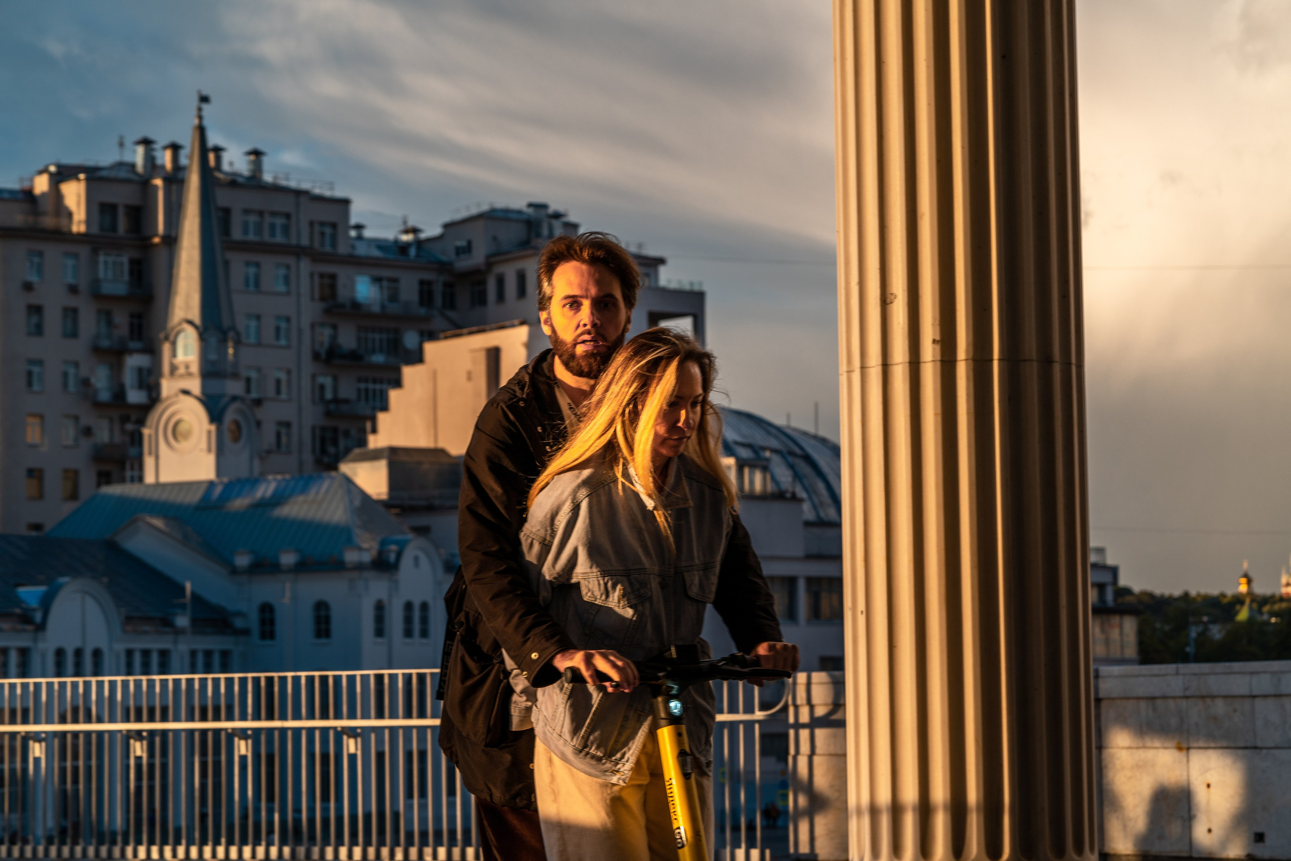 УЛИЦЫ. ПОБУДЬ ЗДЕСЬ И ЦЕЛЕЕ БУДЕТ ЭТОТ МИР