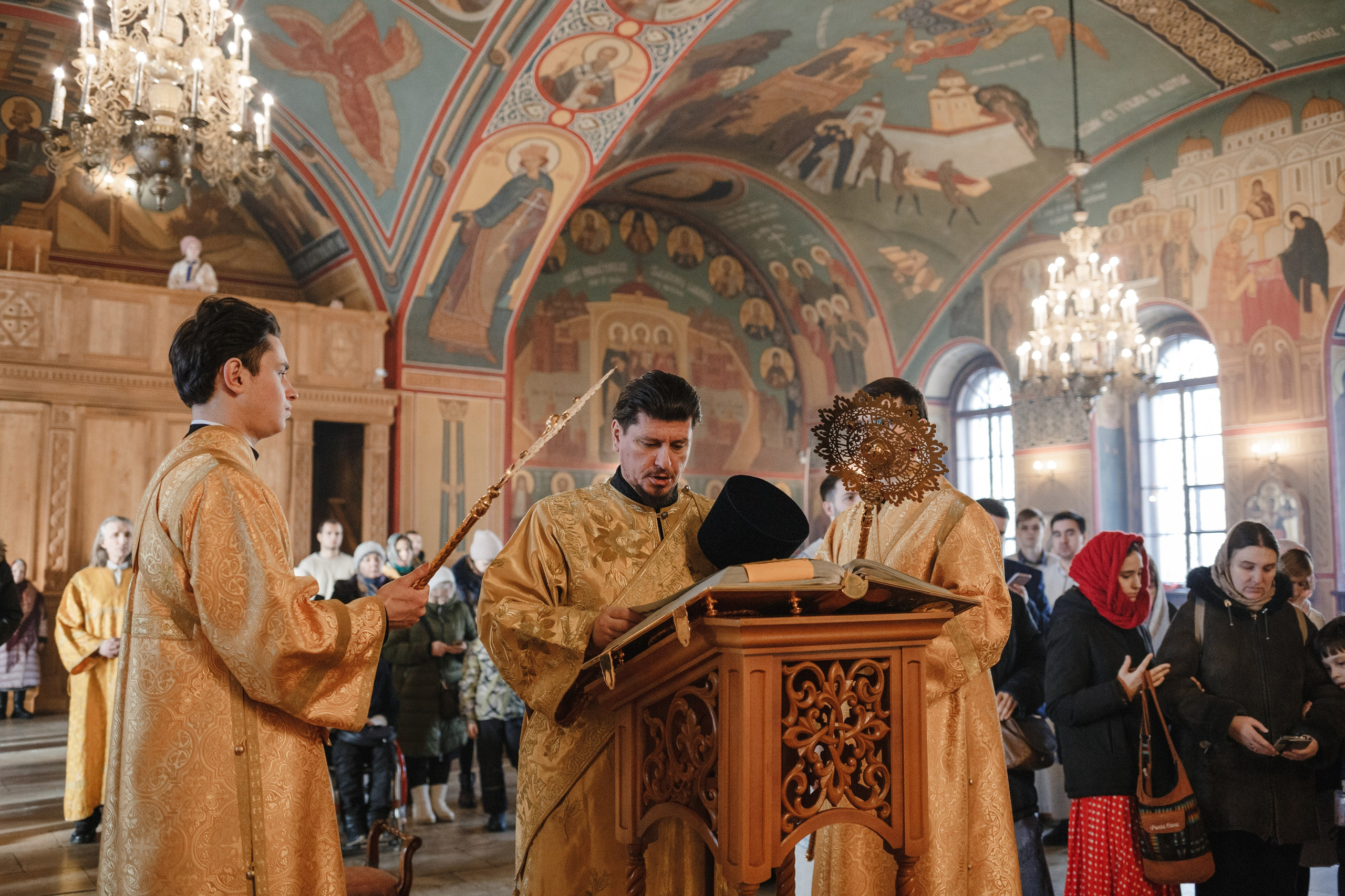 Служба Григория, митрополита, управляющего делами Московской Патриархии. Семейный фотограф Николаева Ольга