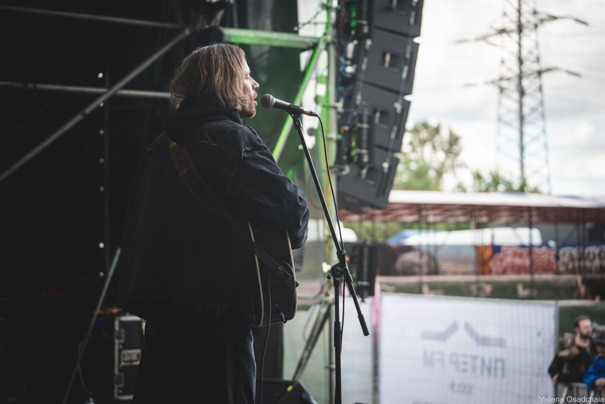 Живой 2025 — День 1. Елена Осадчая — фотографирую музыку на сцене и в жизни
