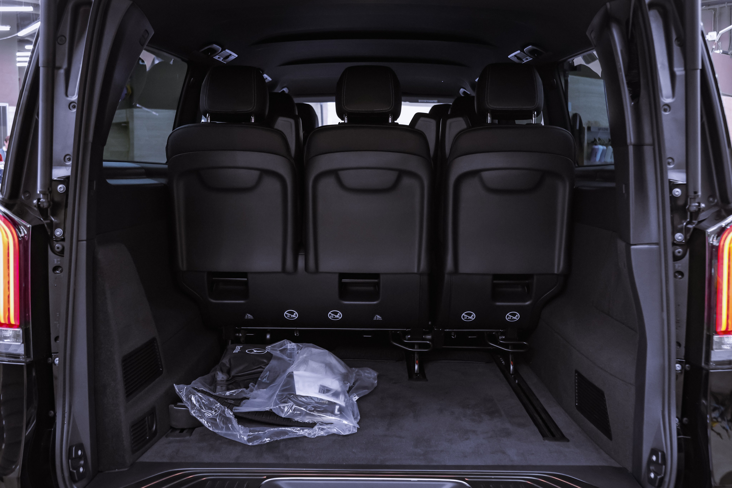 2024 MERCEDES BENZ V 300 d 4MATIC. Mixturecaptures