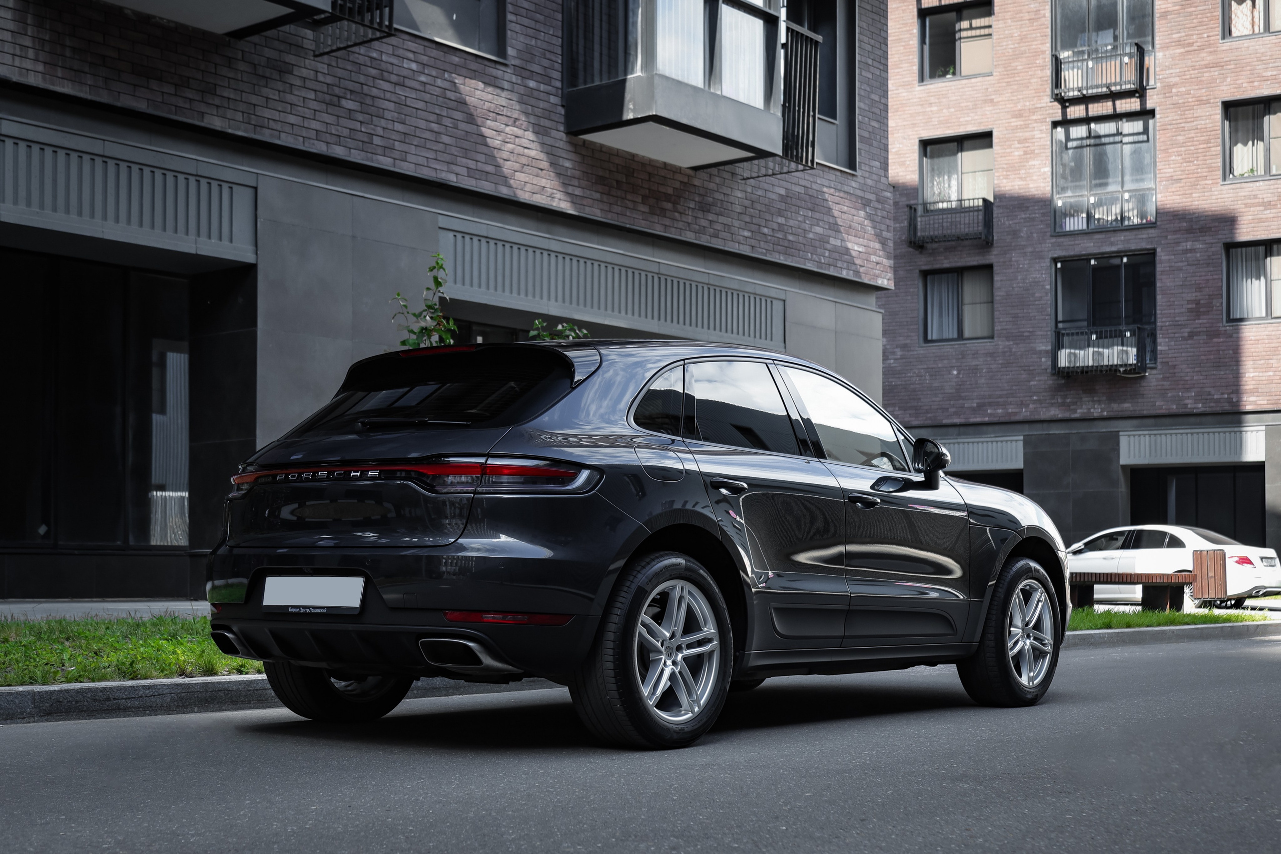 2020 PORSCHE MACAN. Mixturecaptures