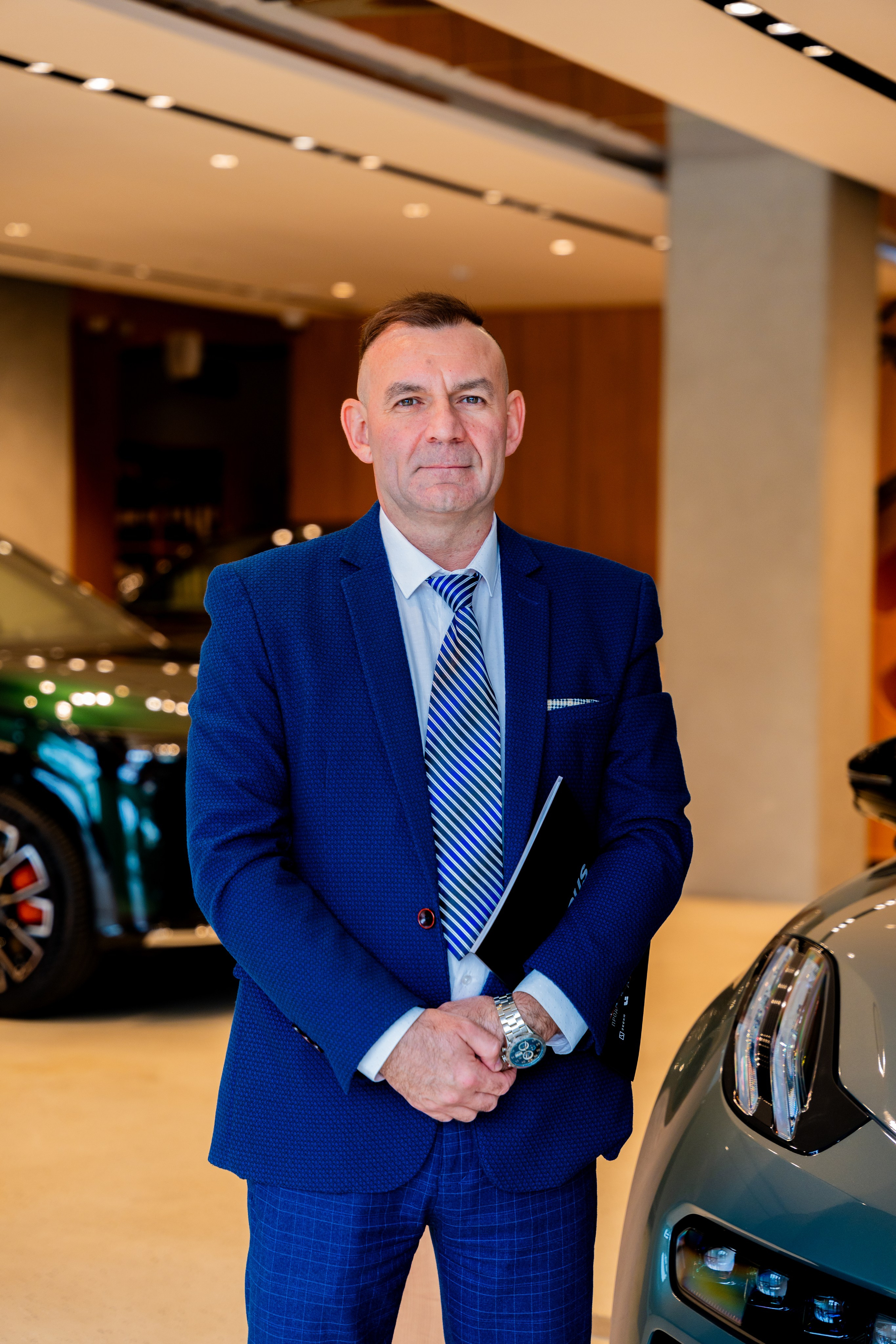 Интерьерная фотосъемка автосалона Elrus в Краснодаре. Zeekr, LiXiang Профессиональная фотосъемка интерьера премиум-автосалона в Краснодаре. Шедевры для Вас! Фотограф и Видеограф в Краснодаре Пахиев Руслан