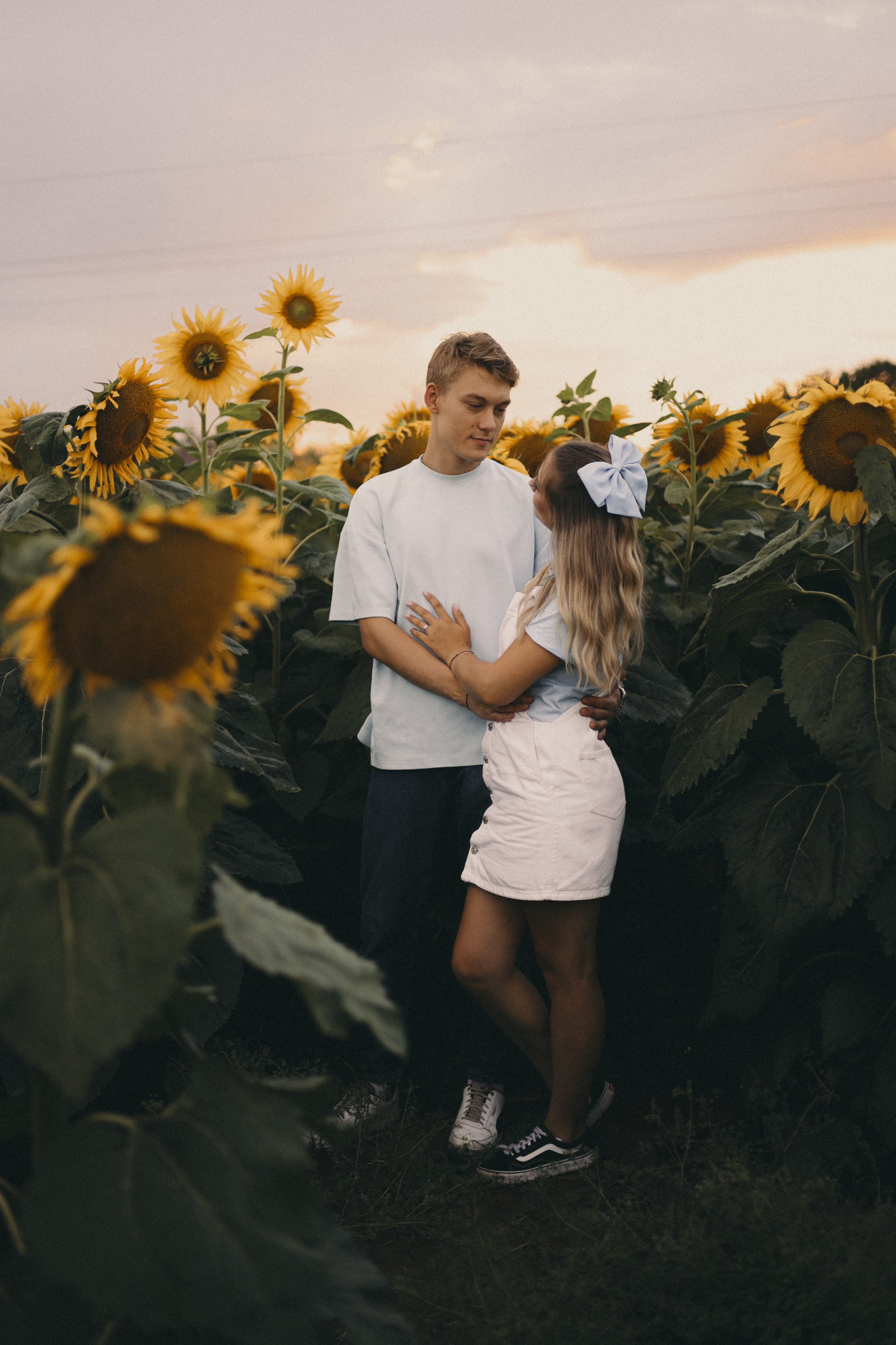 Михаил и Валерия | Подсолнухи. Фотограф Мария Лаенко