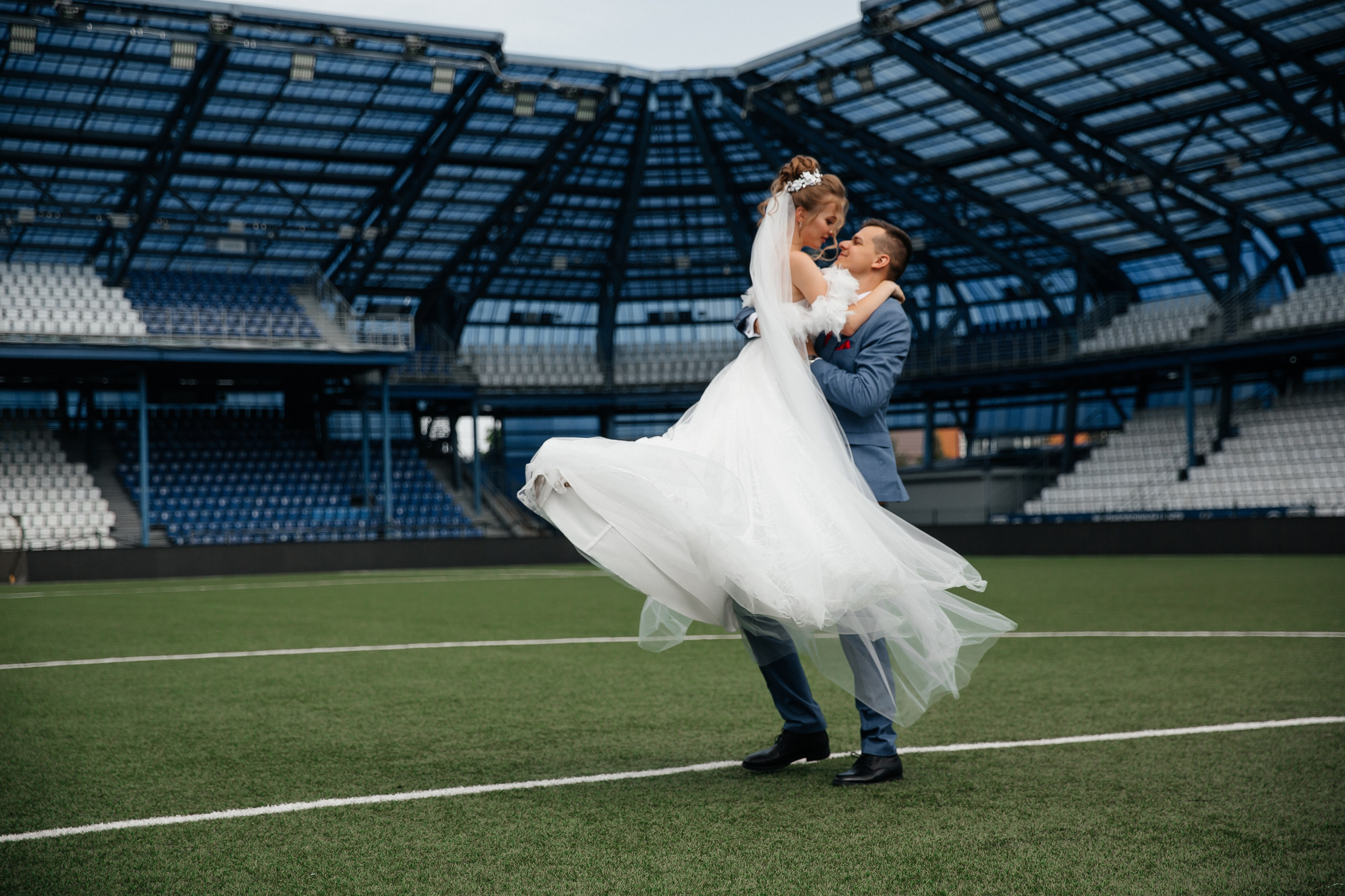 А&А — фотосессия на стадионе. Свадебный фотограф в Оренбурге Илья Володьков