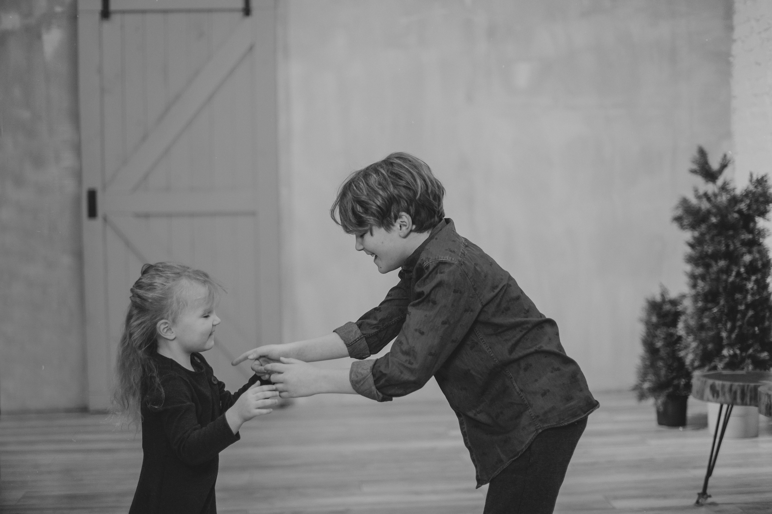 Студийная фотосессия для брата с сестренкой. Детский, свадебный и семейный фотограф Юлия Курбатова, Санкт-Петербург