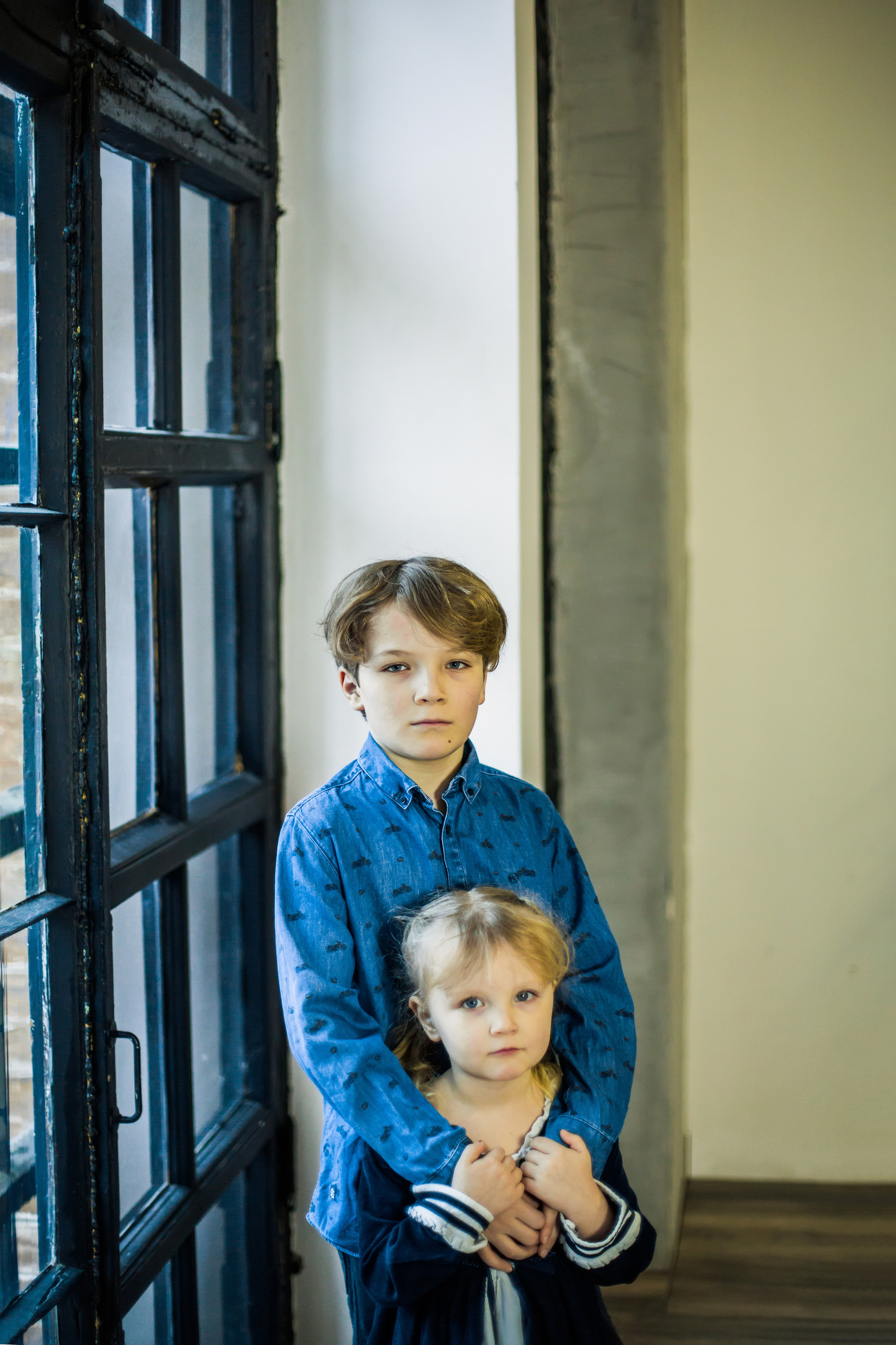 Студийная фотосессия для брата с сестренкой. Детский, свадебный и семейный фотограф Юлия Курбатова, Санкт-Петербург