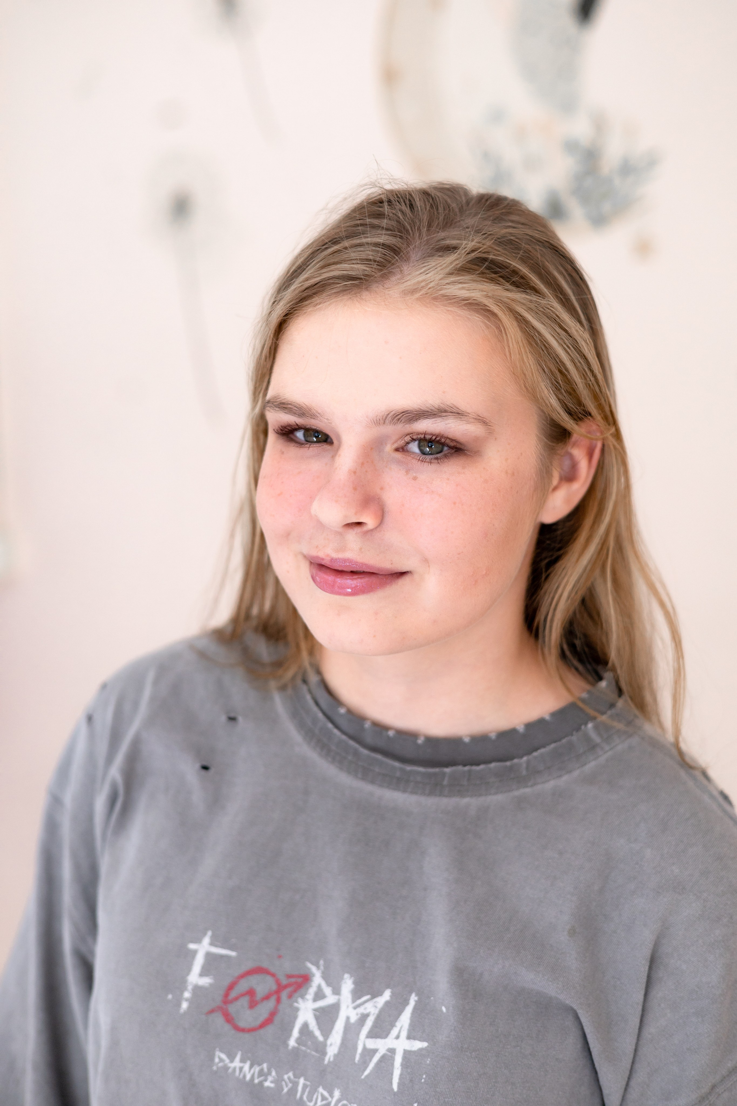 Урок макияжа для 15-летней Лизы. Школа для девочек во Владивостоке — Само Совершенство