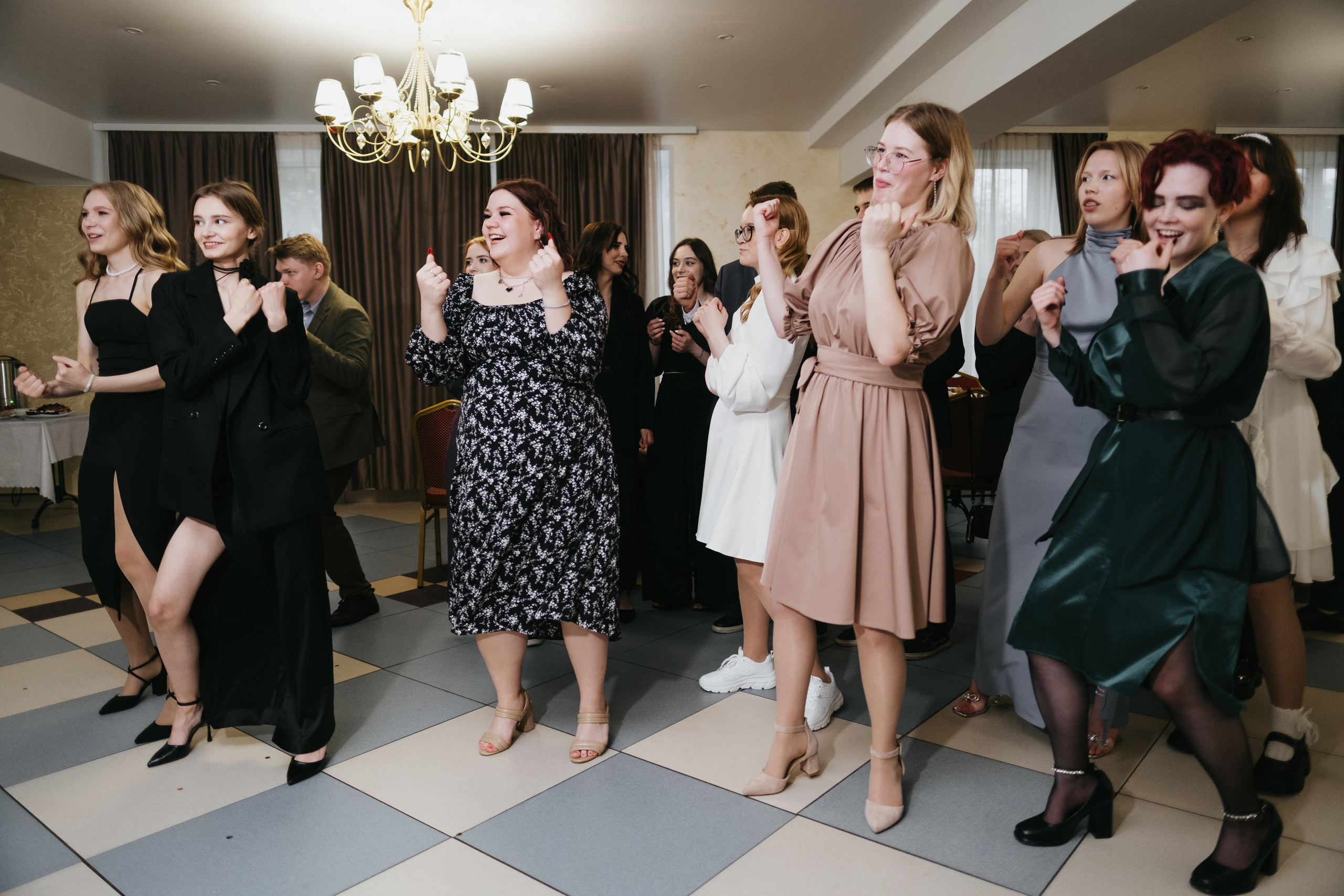 Выпускной 11 класс школы № 30. Свадебный и репортажной фотограф Денис Ожигин в Краснодаре и Краснодарском крае