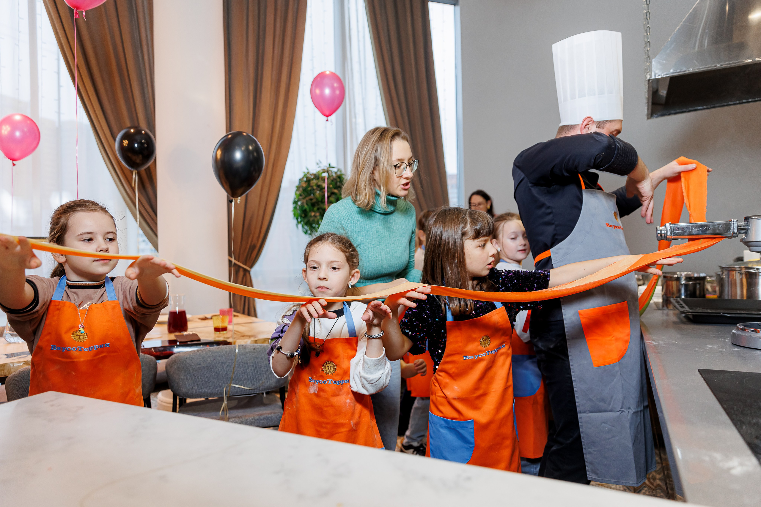 День рождения Насти «Венсдэй во Вкусотеррии». Семейный и детский фотограф Комина Елена, Власиха, Одинцово