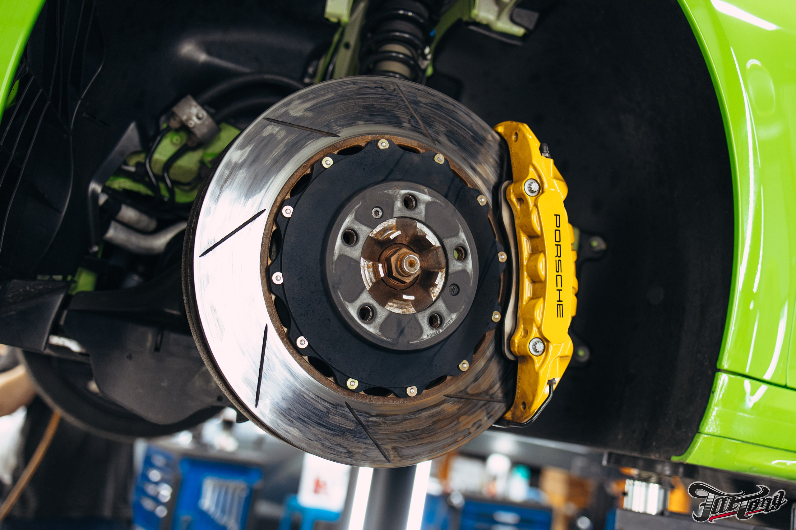 Porsche 911 замена дисков после перегрева и замена колодок. DeLorein