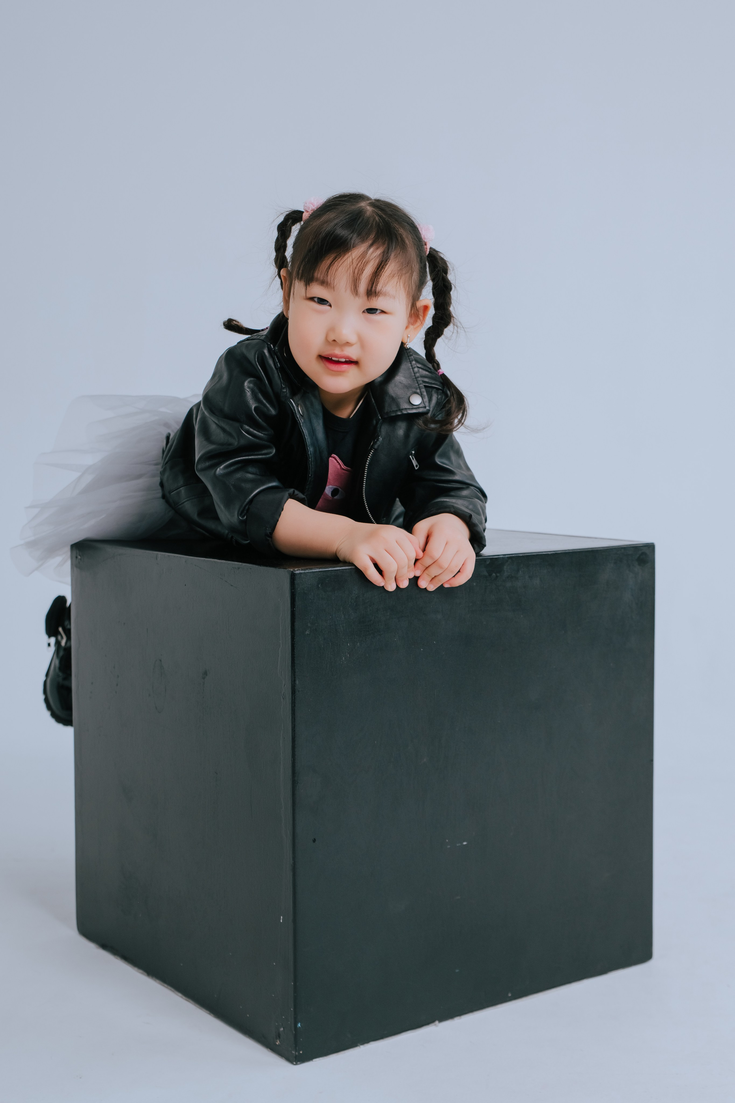 Ира и Аня. Фотограф Ярмишко Дарья. Выпускные фотокниги