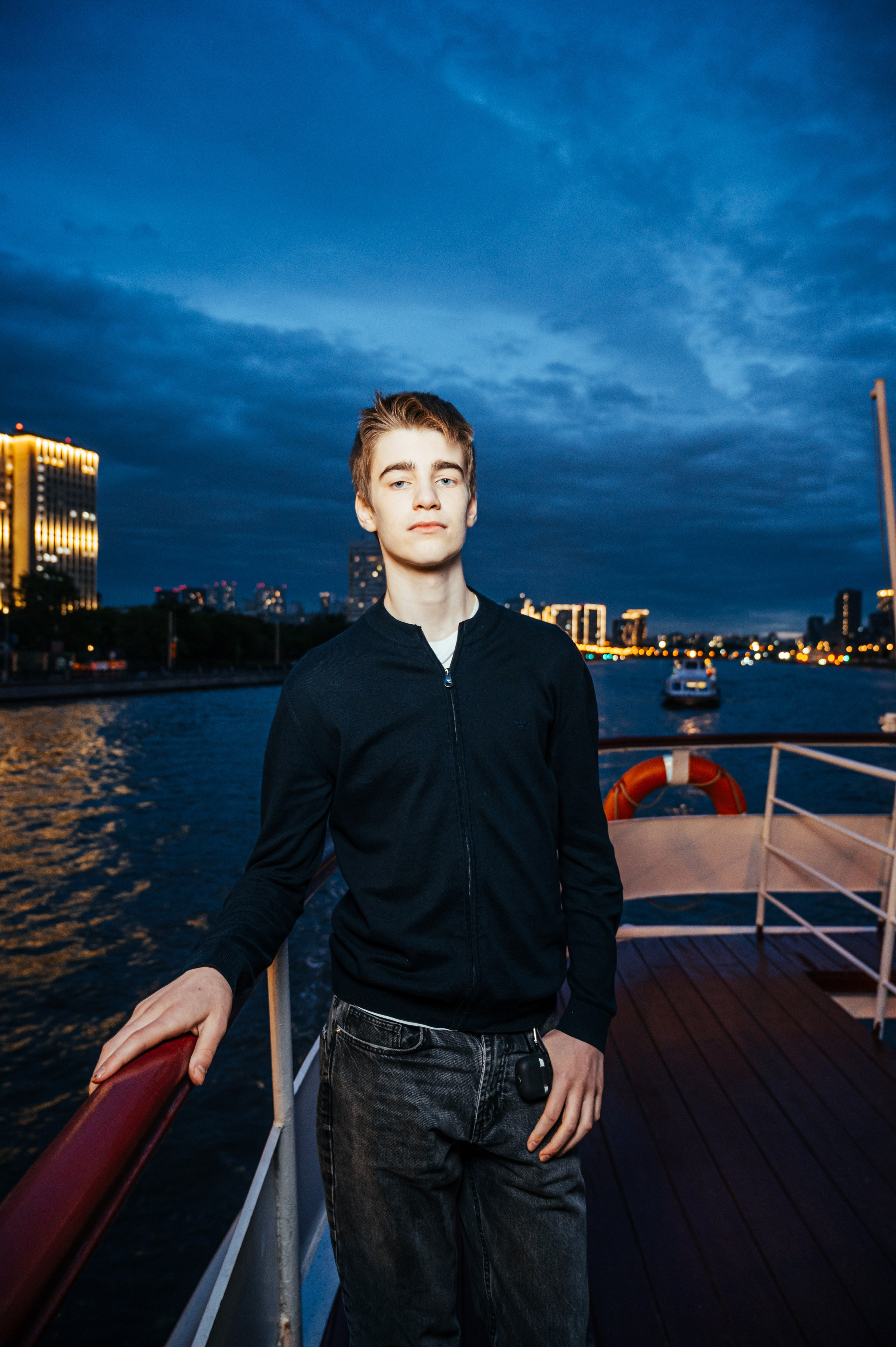 Последний звонок. Анастасия Петрович фотограф, фотокорреспондент в Москве и Санкт-Петербурге. Фотосъёмка репортажа, мероприятия, корпоративная съёмка, контент