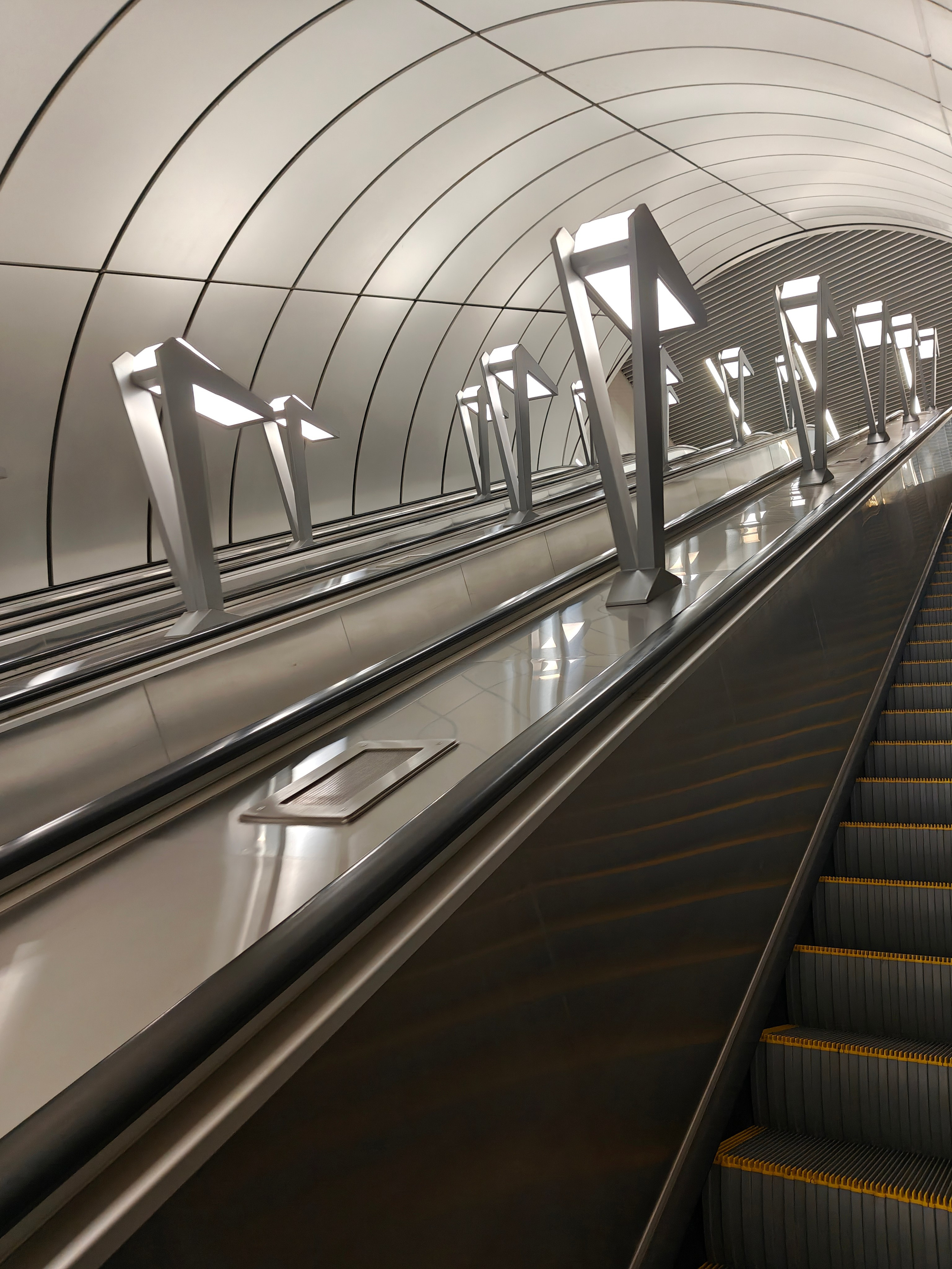 Метро Москвы. Монохромный фотограф