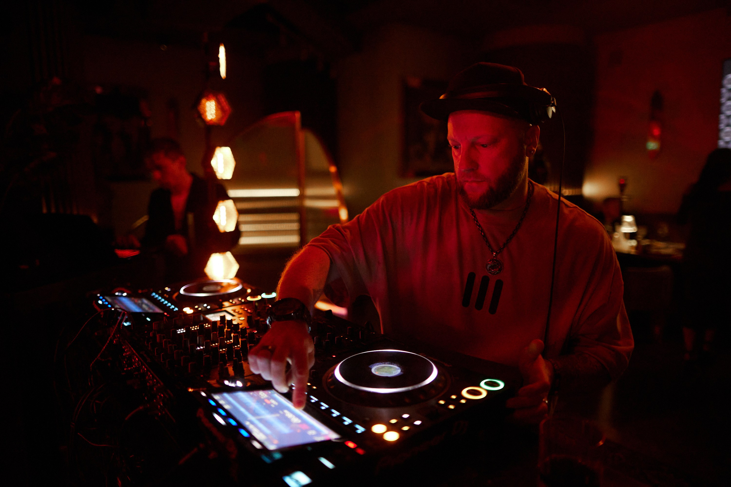 Dj Nils в Сочи. RetroChic Фото