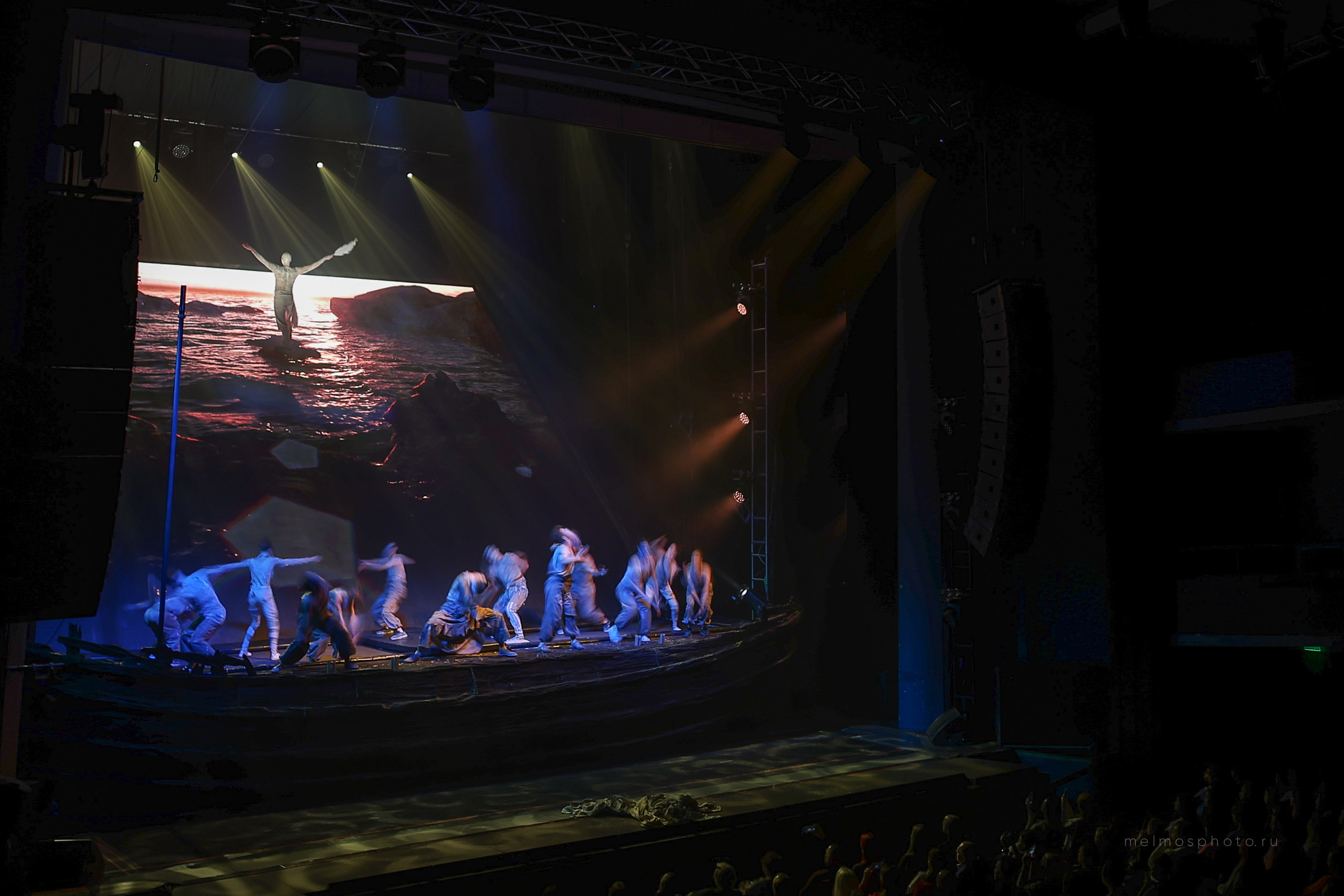 АНТИГРАВИТАЦИЯ. Репортажный, архитектурный, театральный и файн-арт фотограф Лена Мельникова в Москве