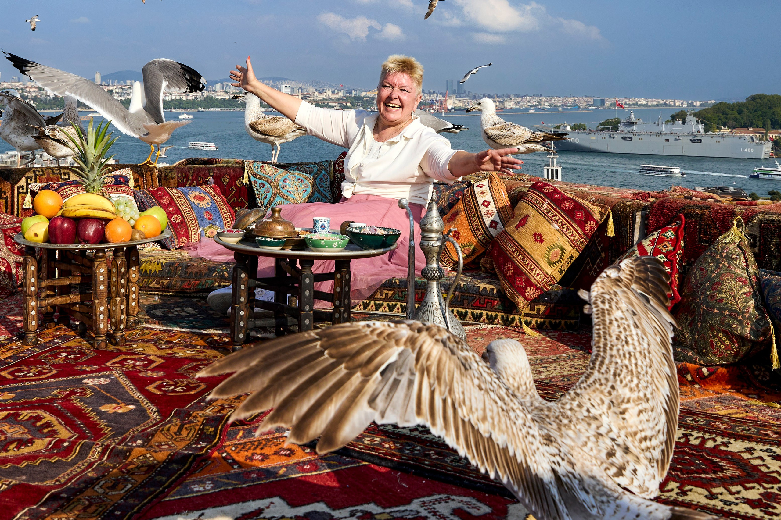 Стамбул — крыша с платьями. Фото департамент круизного лайнера Астория Гранде