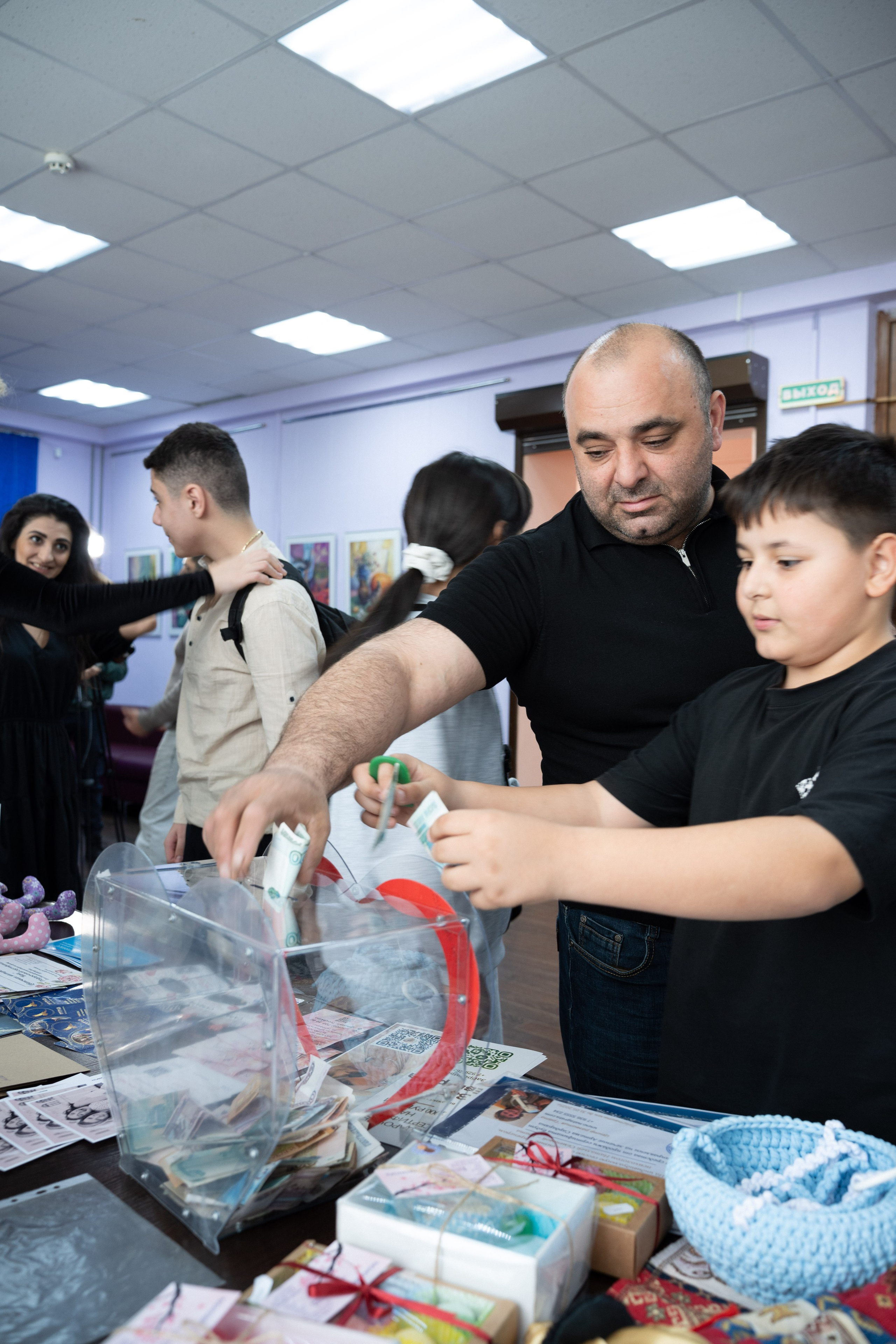 Благотворительный концерт в помощь Артему Сардаряну. Фотограф Артем Севостьянов. Профессиональная фотосъемка в Ногинске, Москве, Московской области и за границей