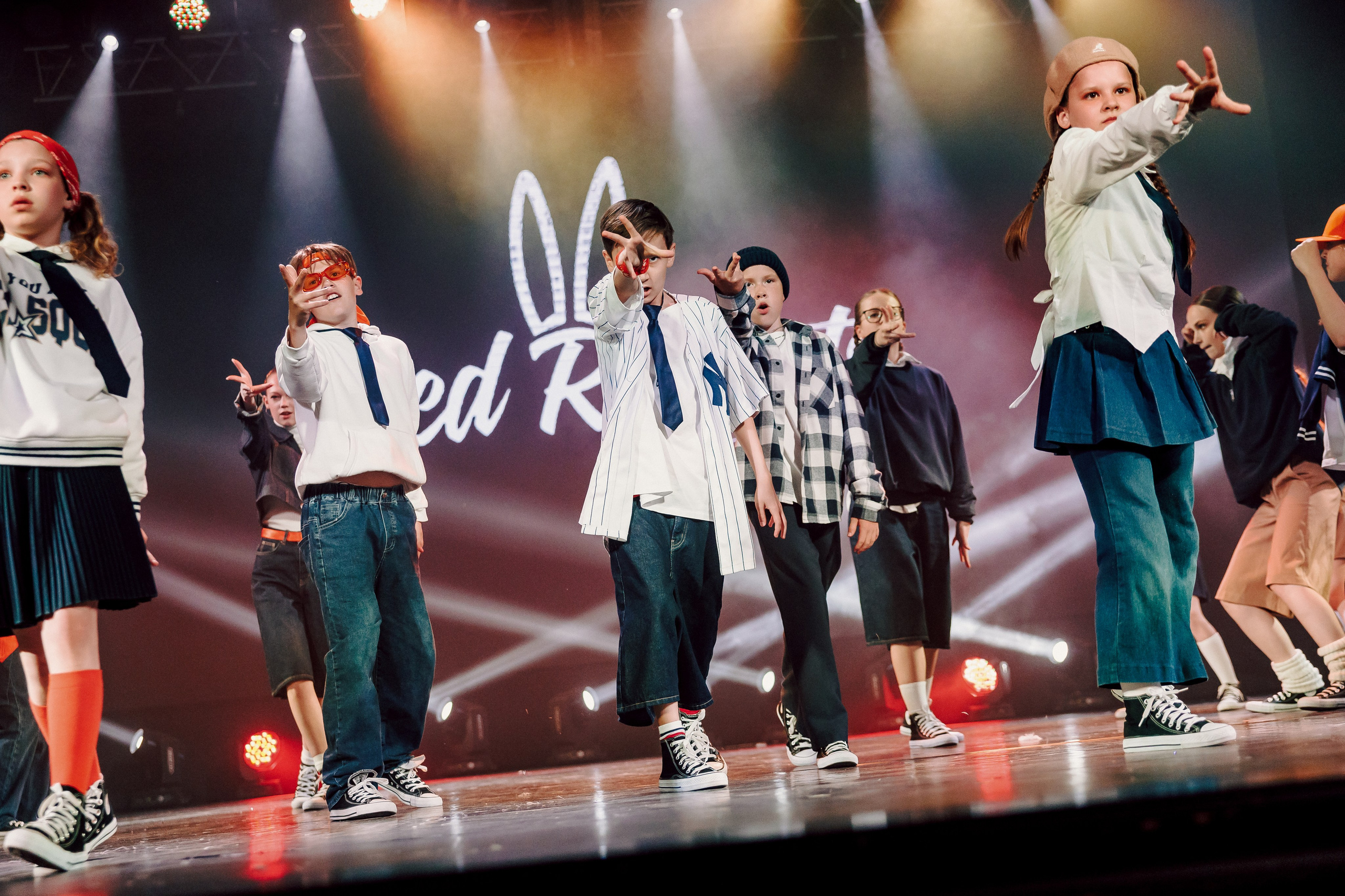 Отчётный концерт танцевальной школы «Red Rabbits» 2025. Лёшка Варзегов — фотограф