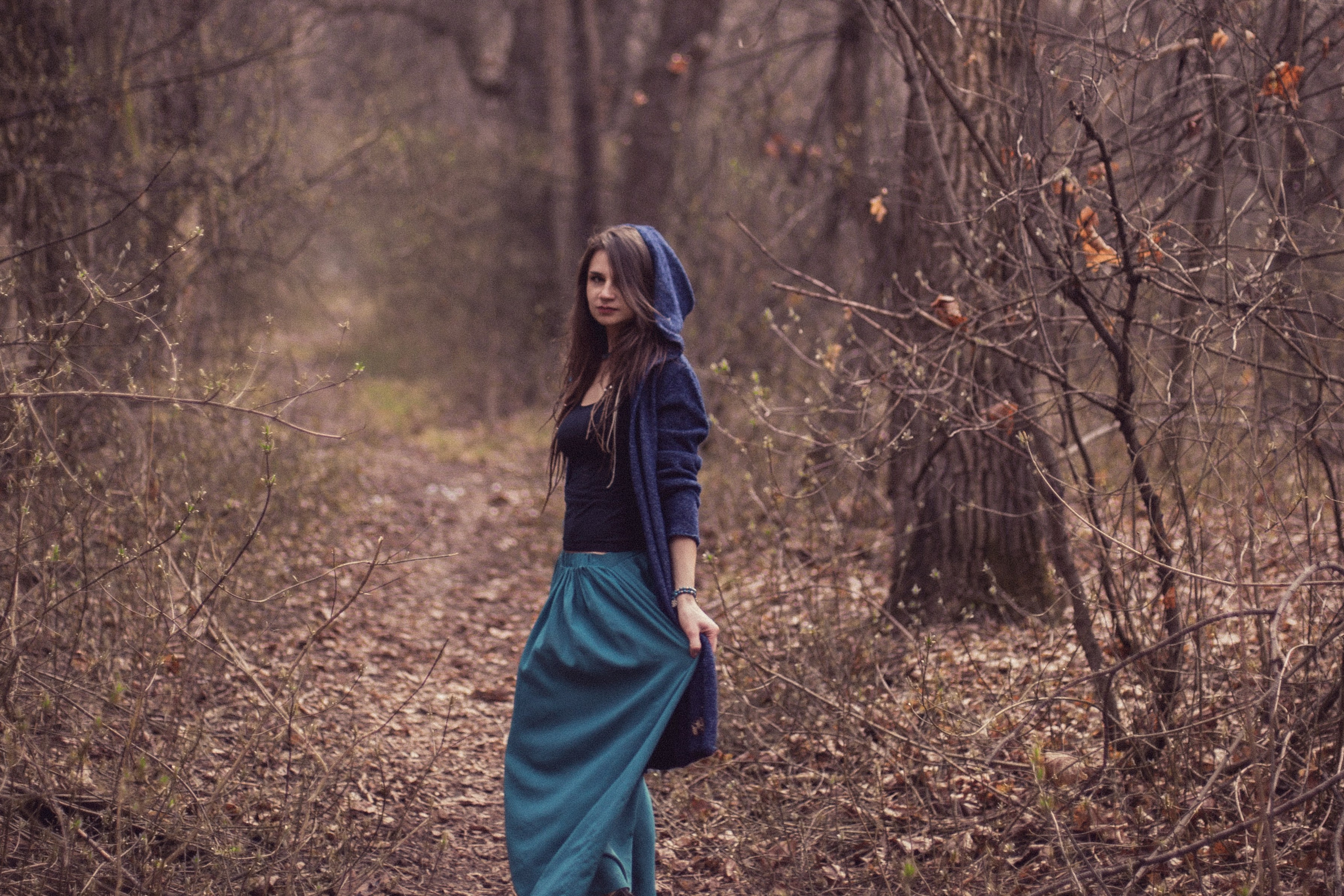 Ксения / лес / Алматы. Фотограф Наталья Гончарова. Снимаю живые портреты в Алматы