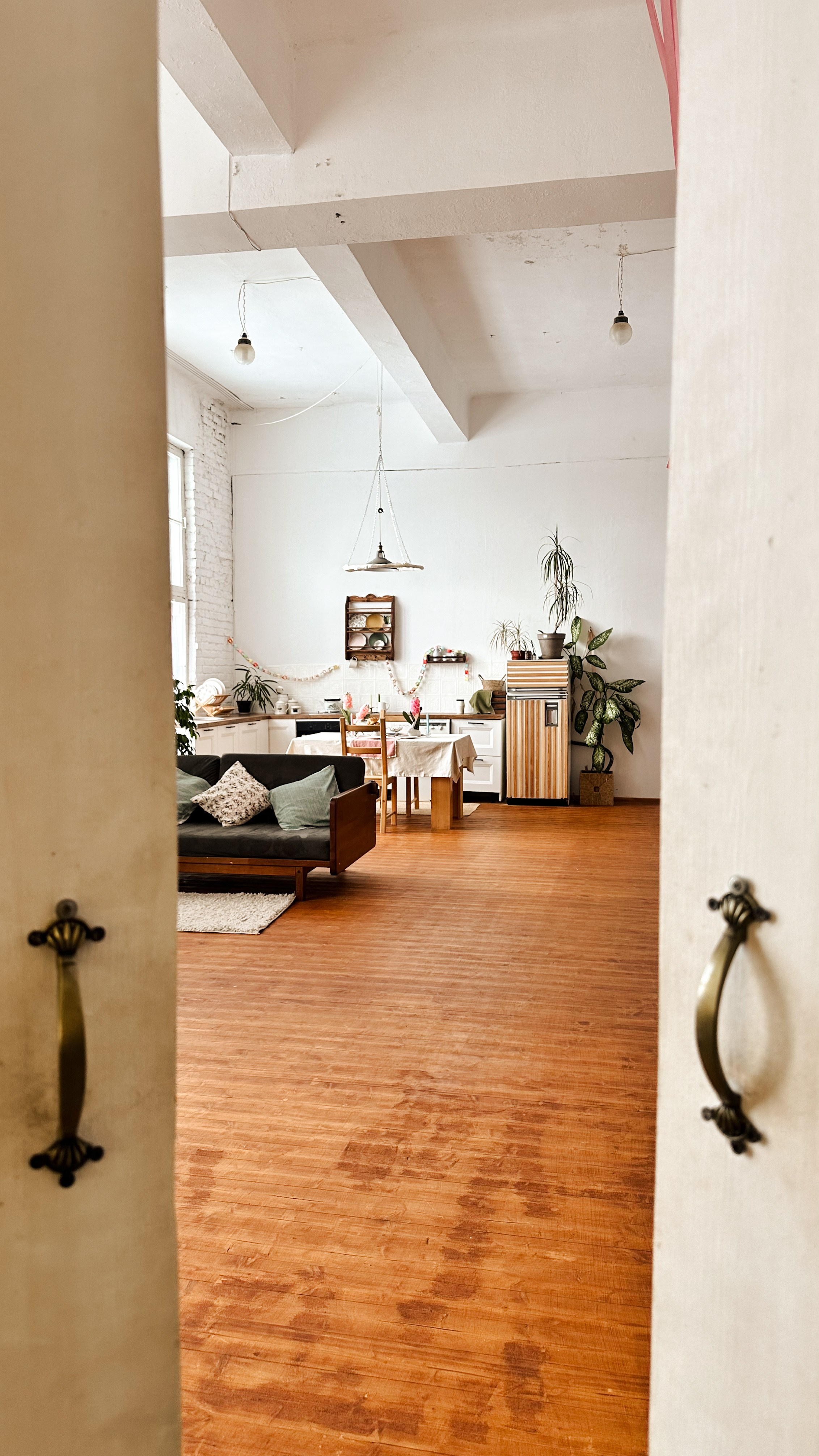 Интерьер фотостудии «Лофт Потолок», город Краснодар, ул. Зиповская 5 литер Х. Семейный и детский фотограф в Краснодаре Анна Трашкова