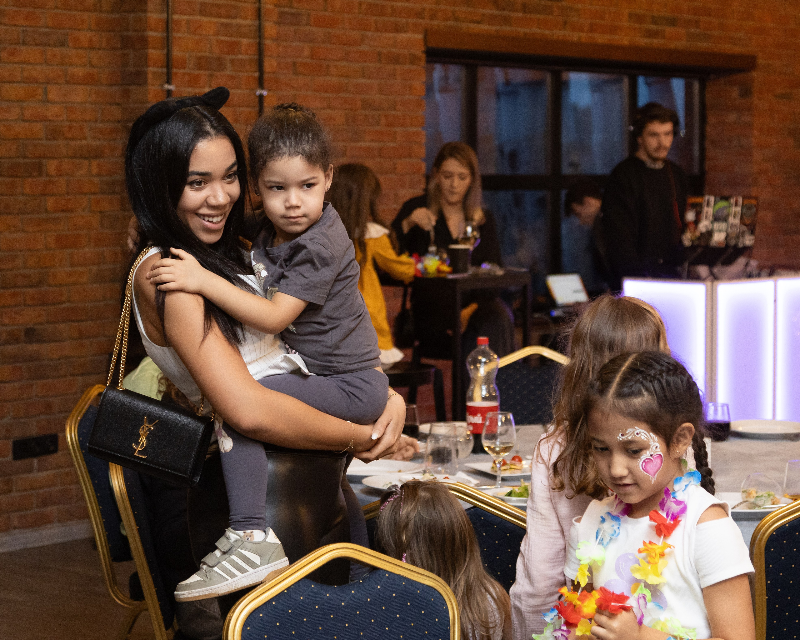 День Рожденья Оливия 7 лет. Портретный Студийный и уличный фотограф Москва. Индивидуальные, Семейные, Беременность, Будуар, Каталог, контент съемки для блога и бизнеса