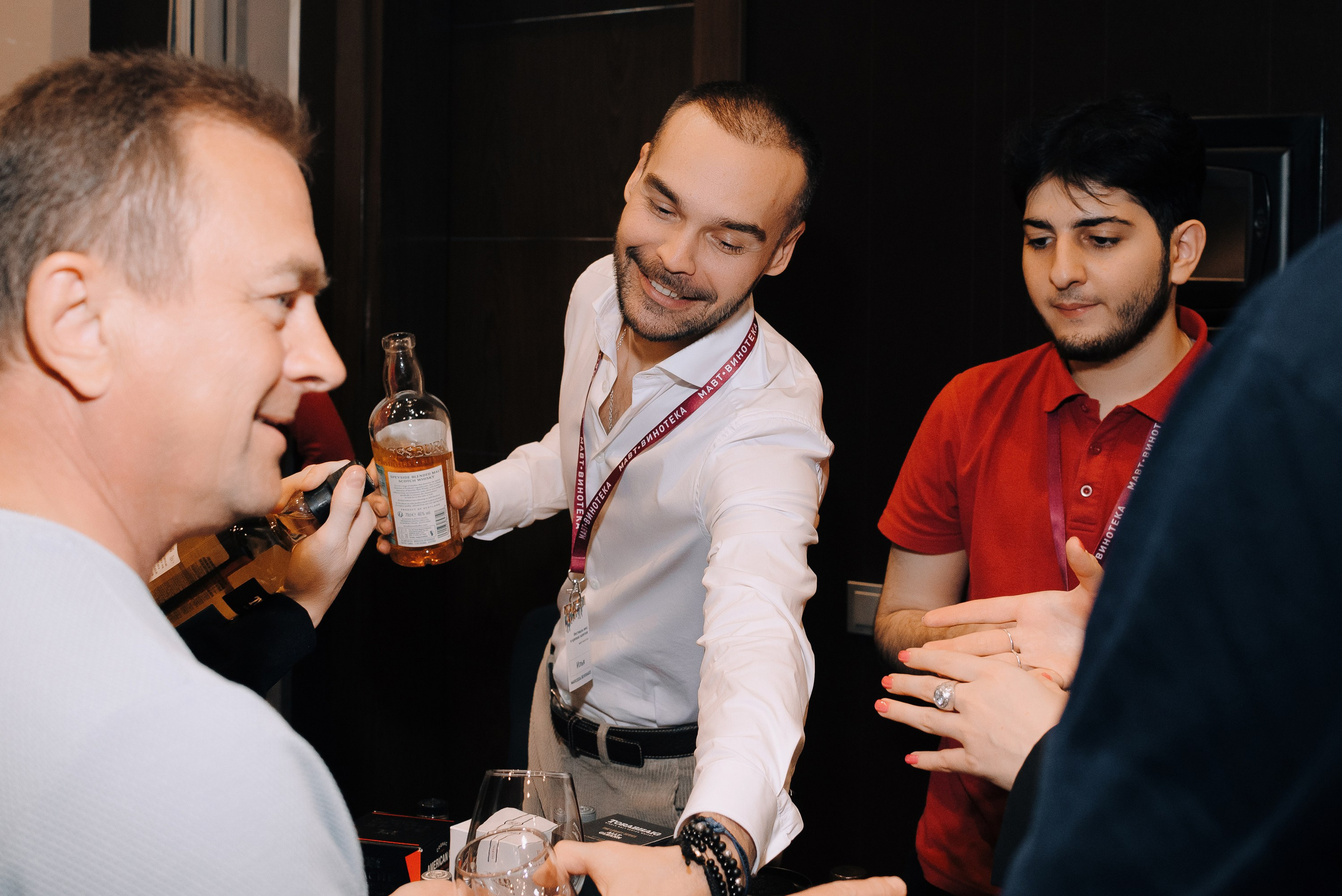 ФЕСТИВАЛЬ ВИНА И КРЕПКИХ НАПИТКОВ МАВТ-ВИНОТЕКА. Репортажный фотограф Зуев Роман г. Челябинск