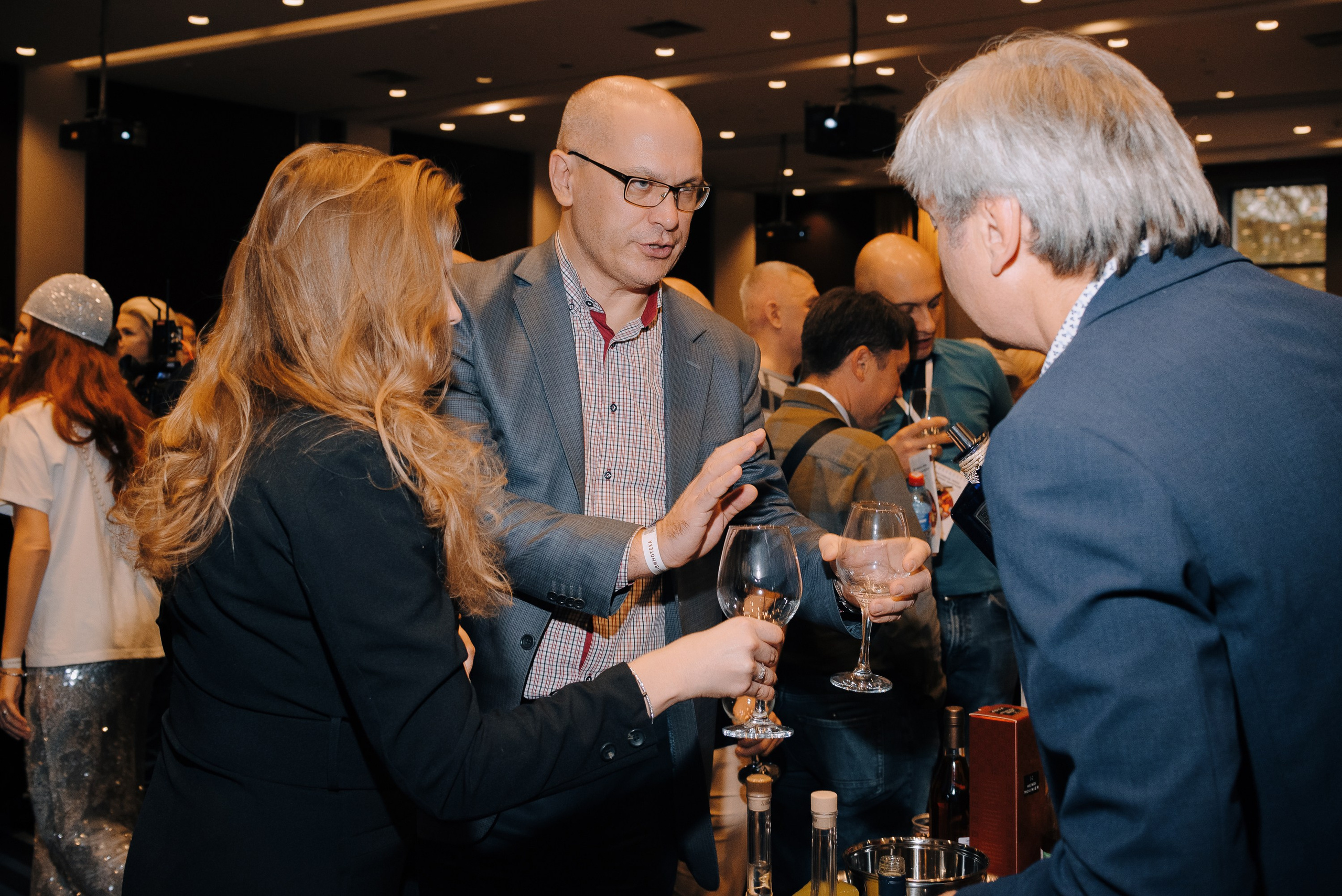 ФЕСТИВАЛЬ ВИНА И КРЕПКИХ НАПИТКОВ МАВТ-ВИНОТЕКА. Репортажный фотограф Зуев Роман г. Челябинск