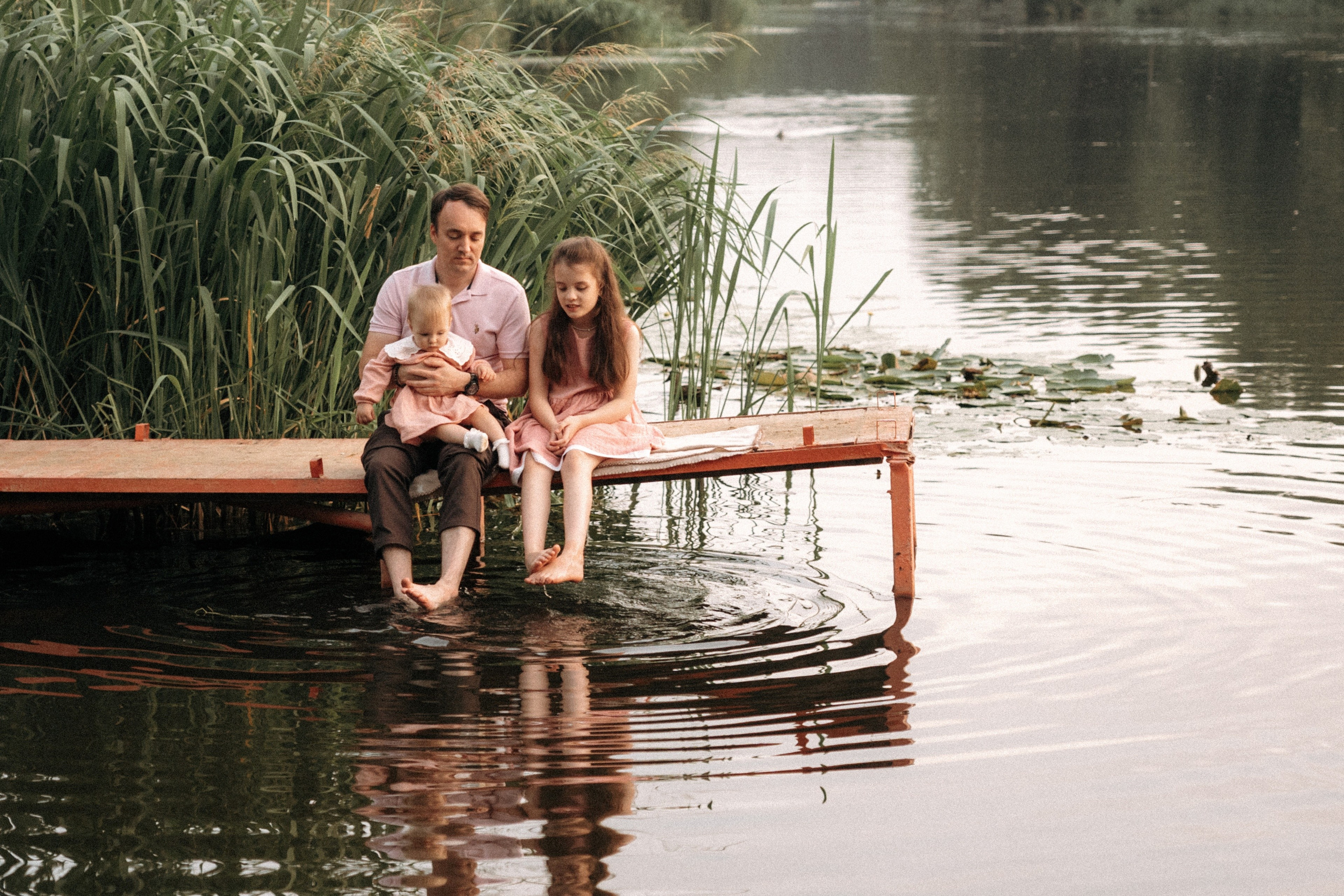 Семейная фотосессия на берегу реки для Миши, Тани, Сони и Таи. Свадебный фотограф в Тамбове Павел Четвертков